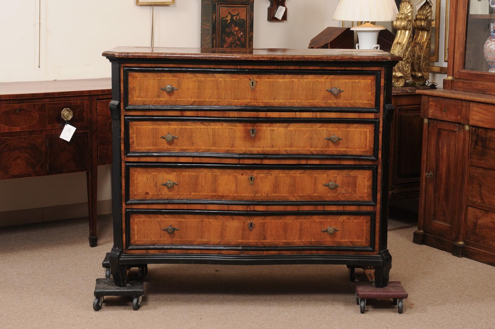 Large Early 18th Century Italian Canterano Walnut Inlaid Commode with 4 Drawers  For Sale 10