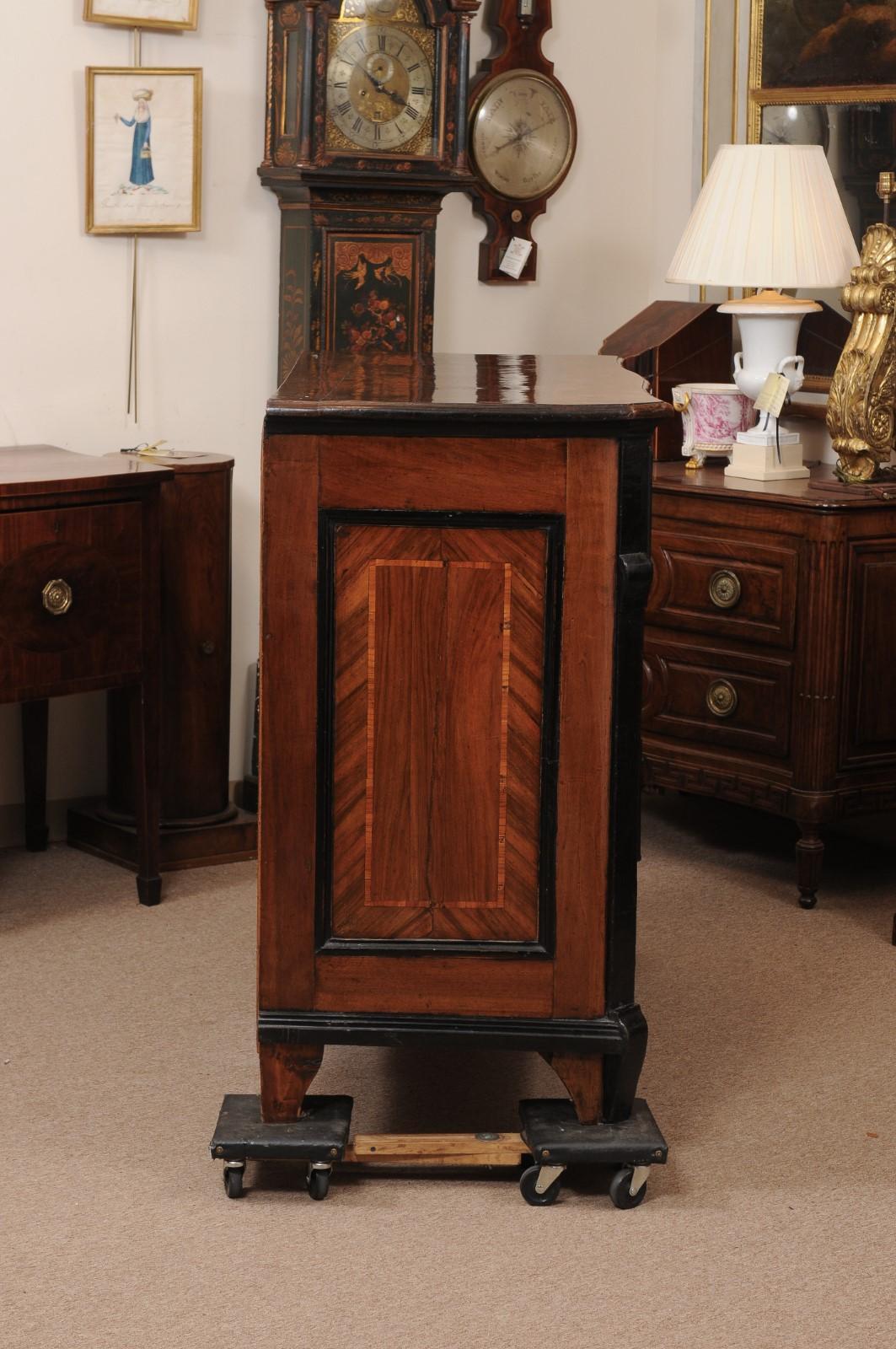 Large Early 18th Century Italian Canterano Walnut Inlaid Commode with 4 Drawers  For Sale 3