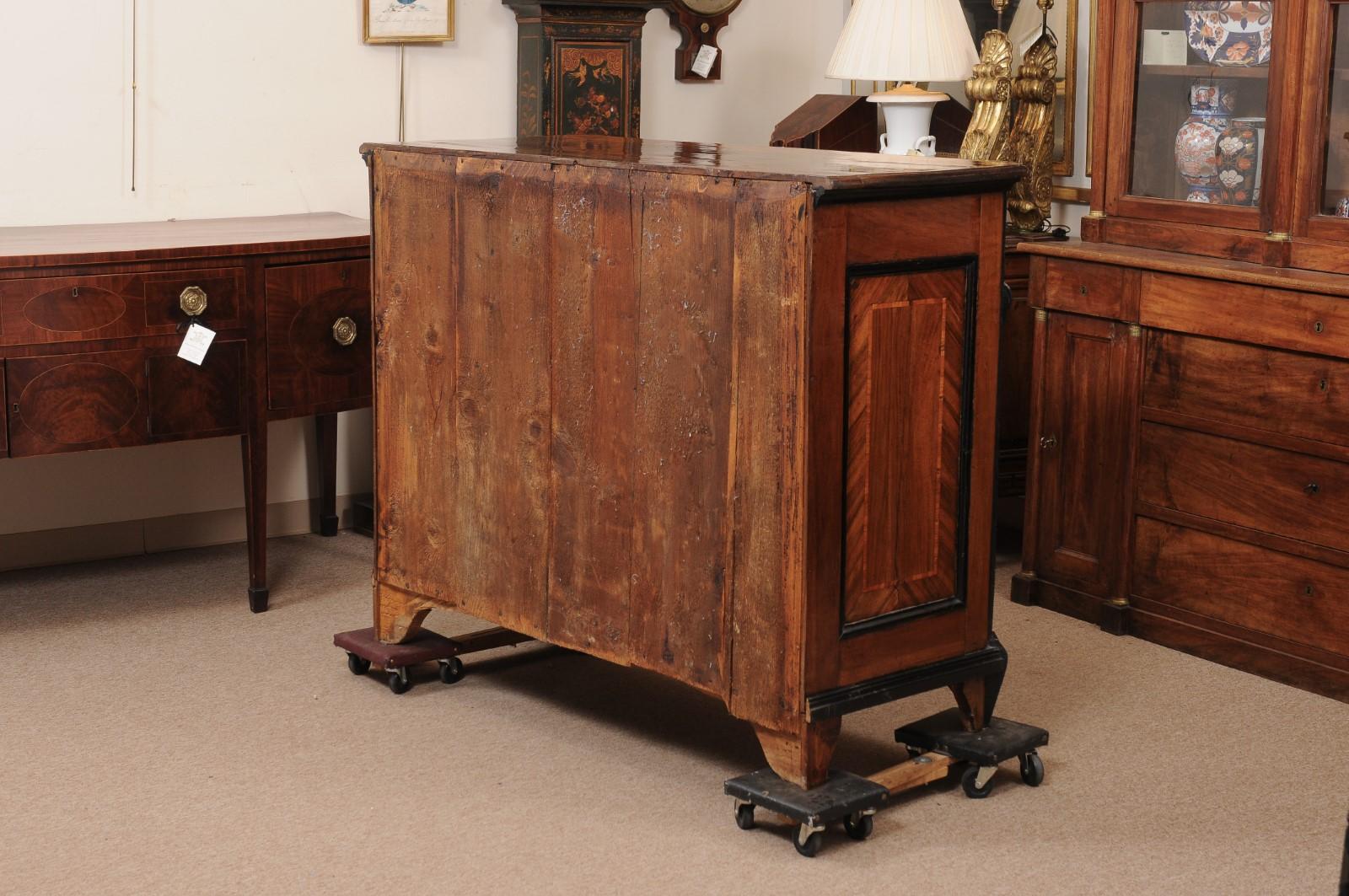 Large Early 18th Century Italian Canterano Walnut Inlaid Commode with 4 Drawers  For Sale 4