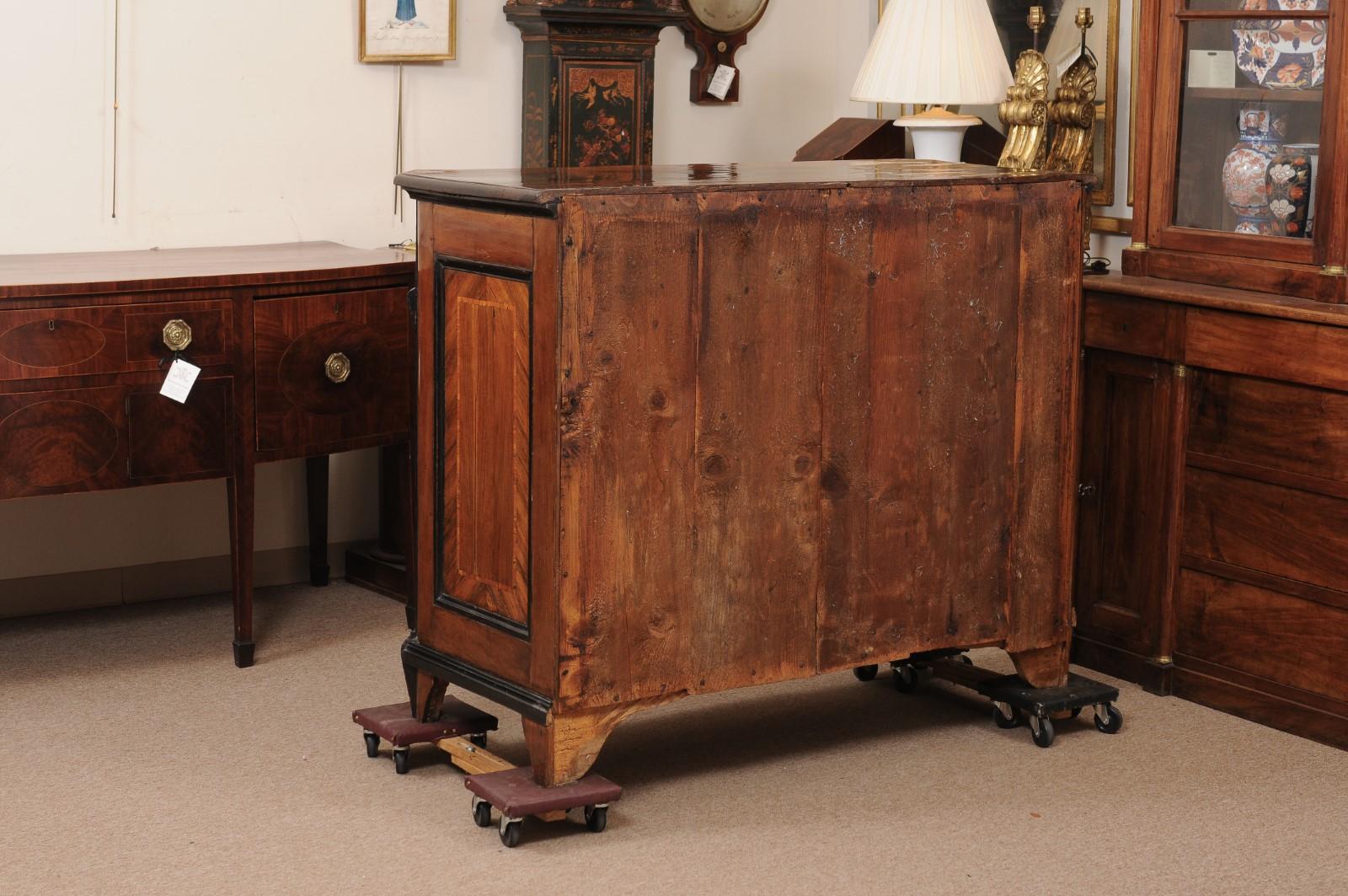 Large Early 18th Century Italian Canterano Walnut Inlaid Commode with 4 Drawers  For Sale 6