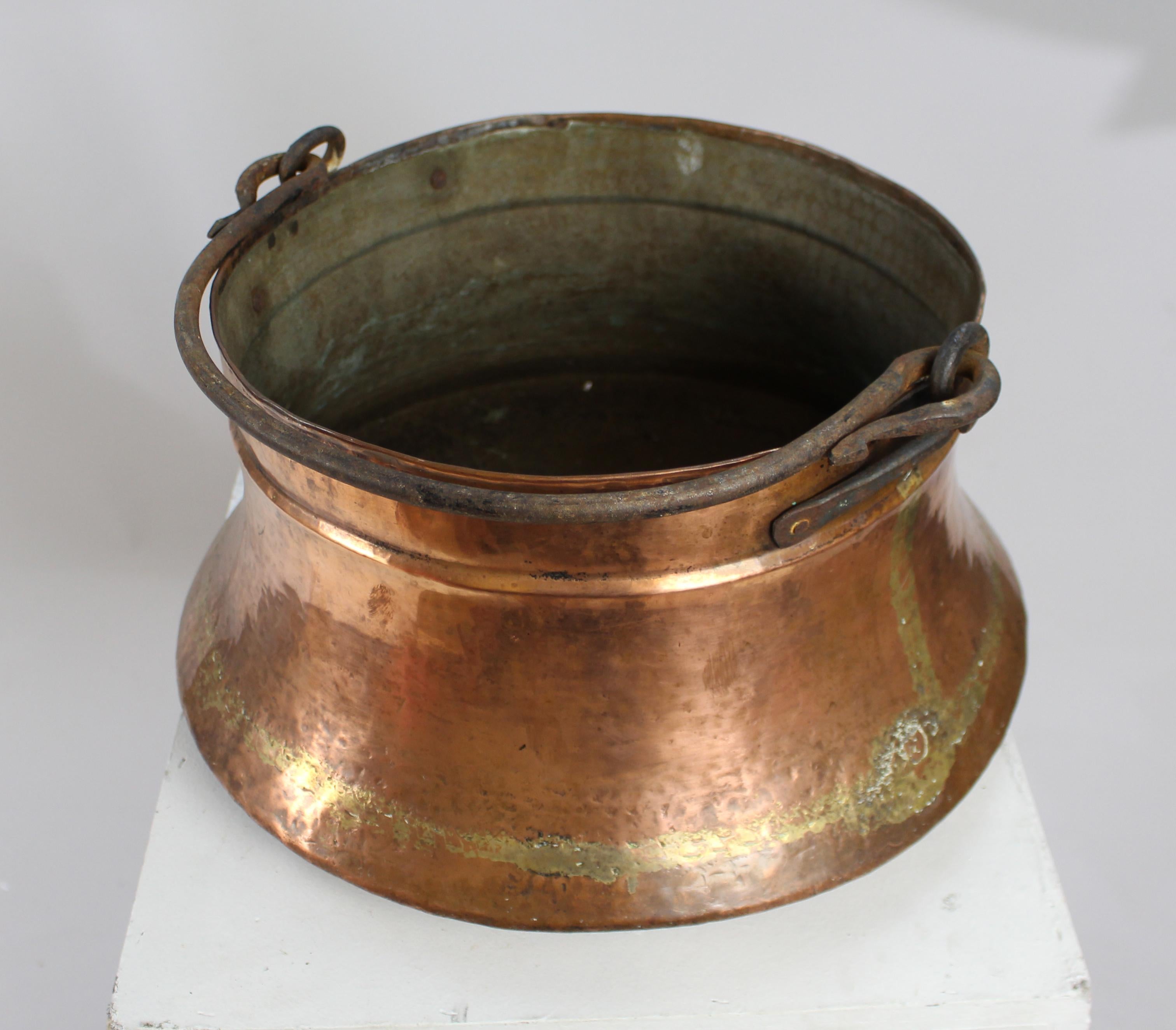 British Large Early 19th C. Copper Bowl with Handle For Sale