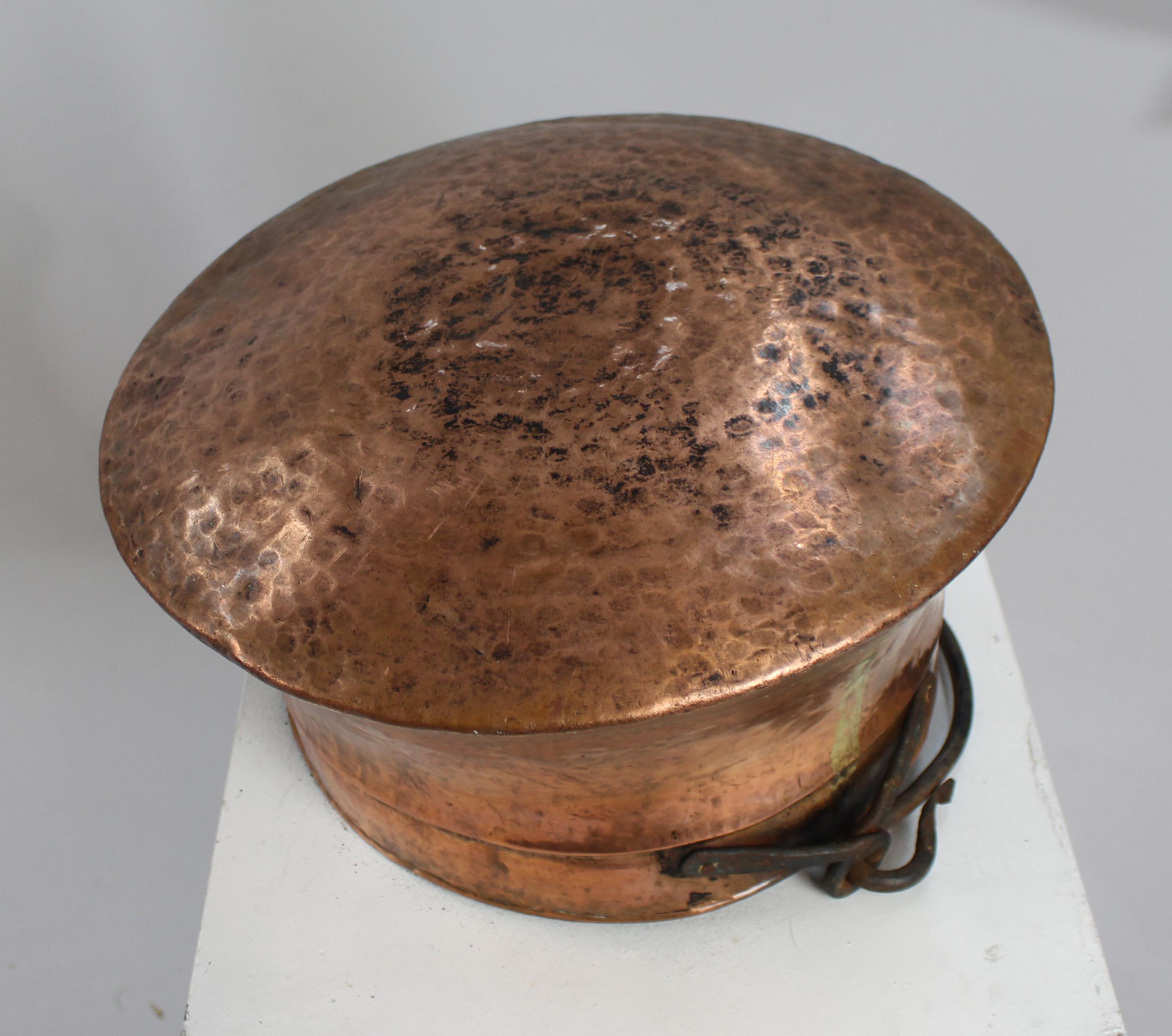 Large Early 19th C. Copper Bowl with Handle In Good Condition For Sale In Worcester, GB