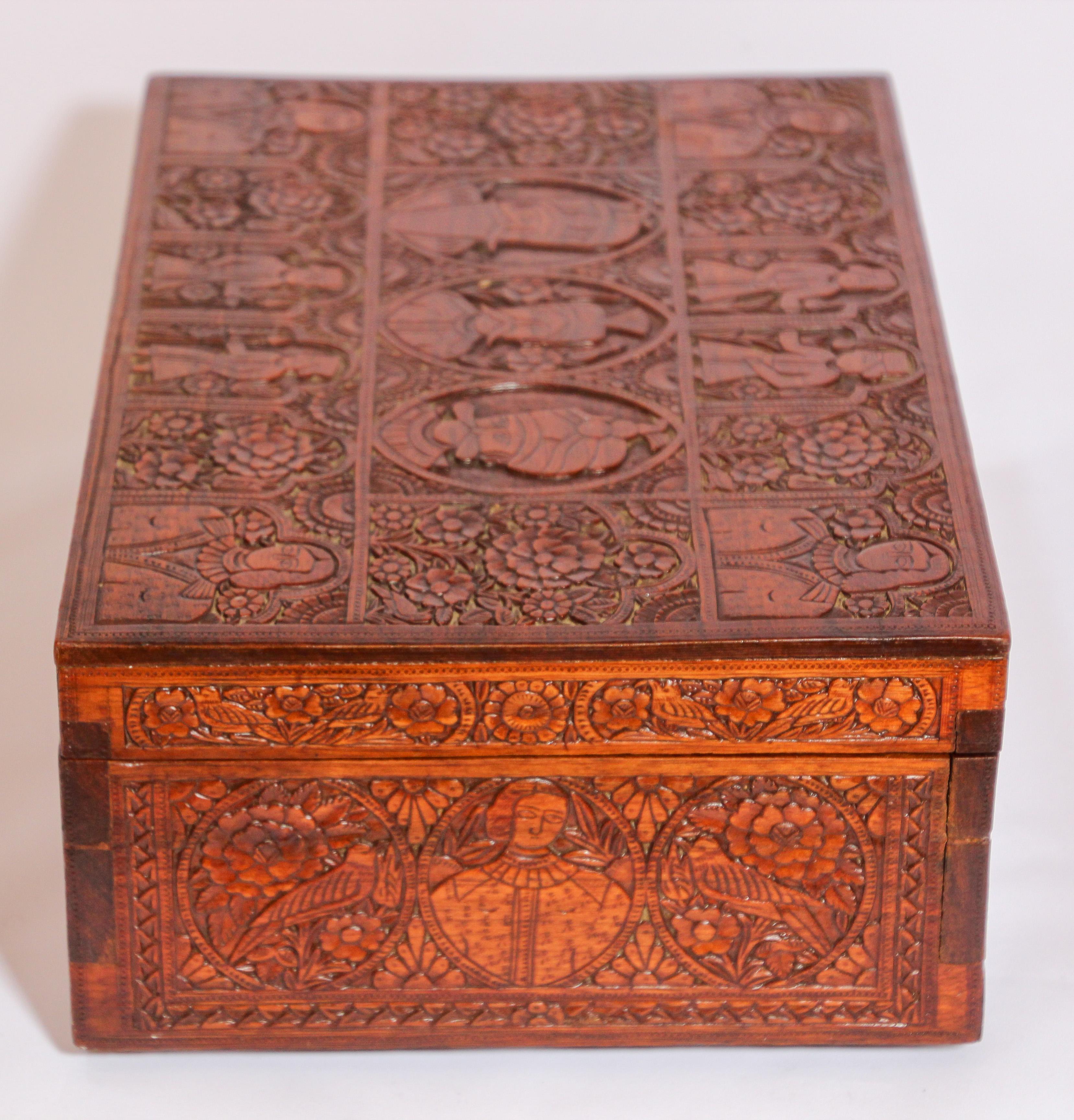 Large Early 19th Century Antique Hand Carved Wooden Mughal Decorative Box For Sale 4