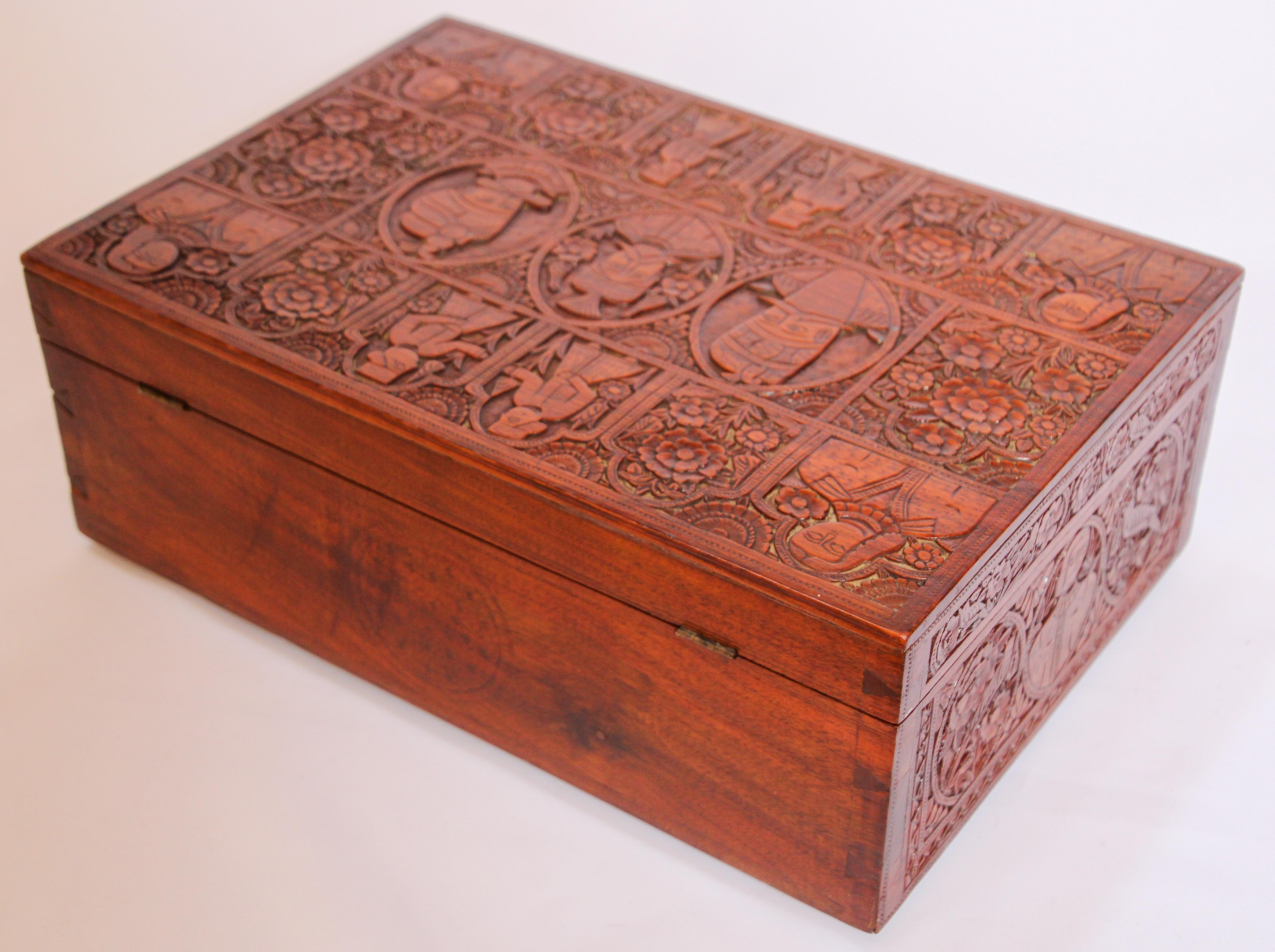 Large Early 19th Century Antique Hand Carved Wooden Mughal Decorative Box For Sale 10