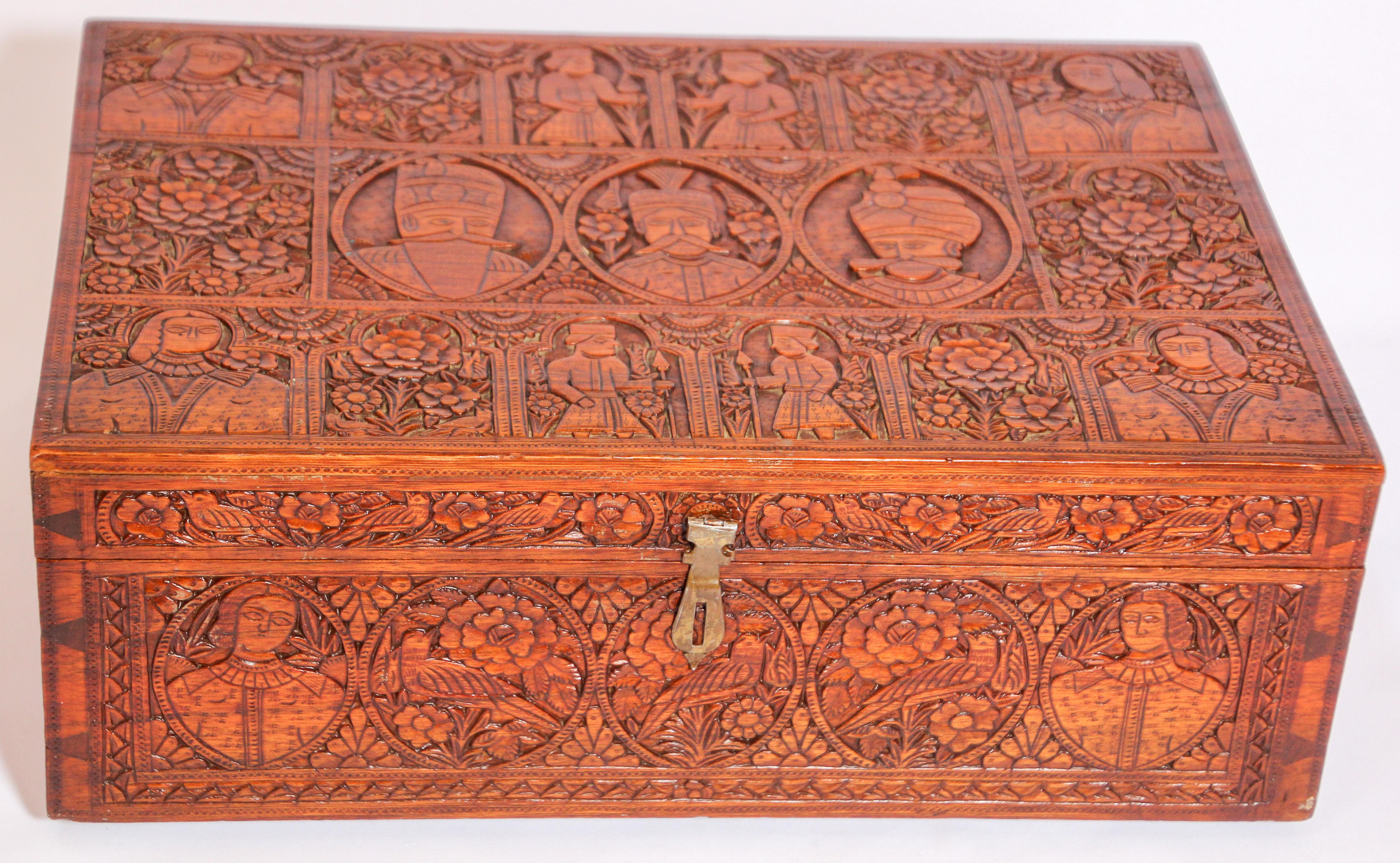 Agra Large Early 19th Century Antique Hand Carved Wooden Mughal Decorative Box For Sale