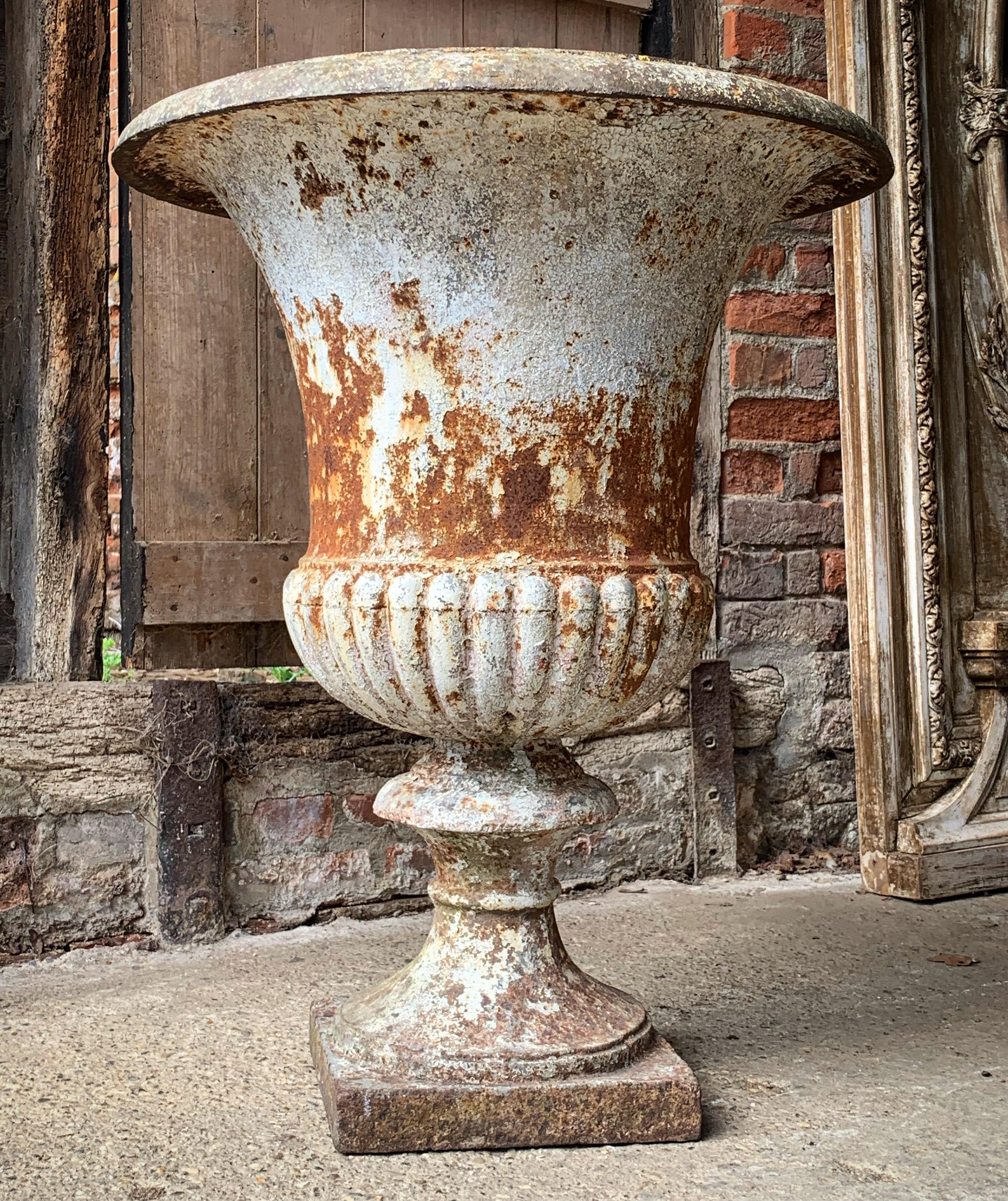 A stunning early 19th century cast iron urn with a lovely original weathered patina. A great looking piece that would look good indoors as well as the garden.