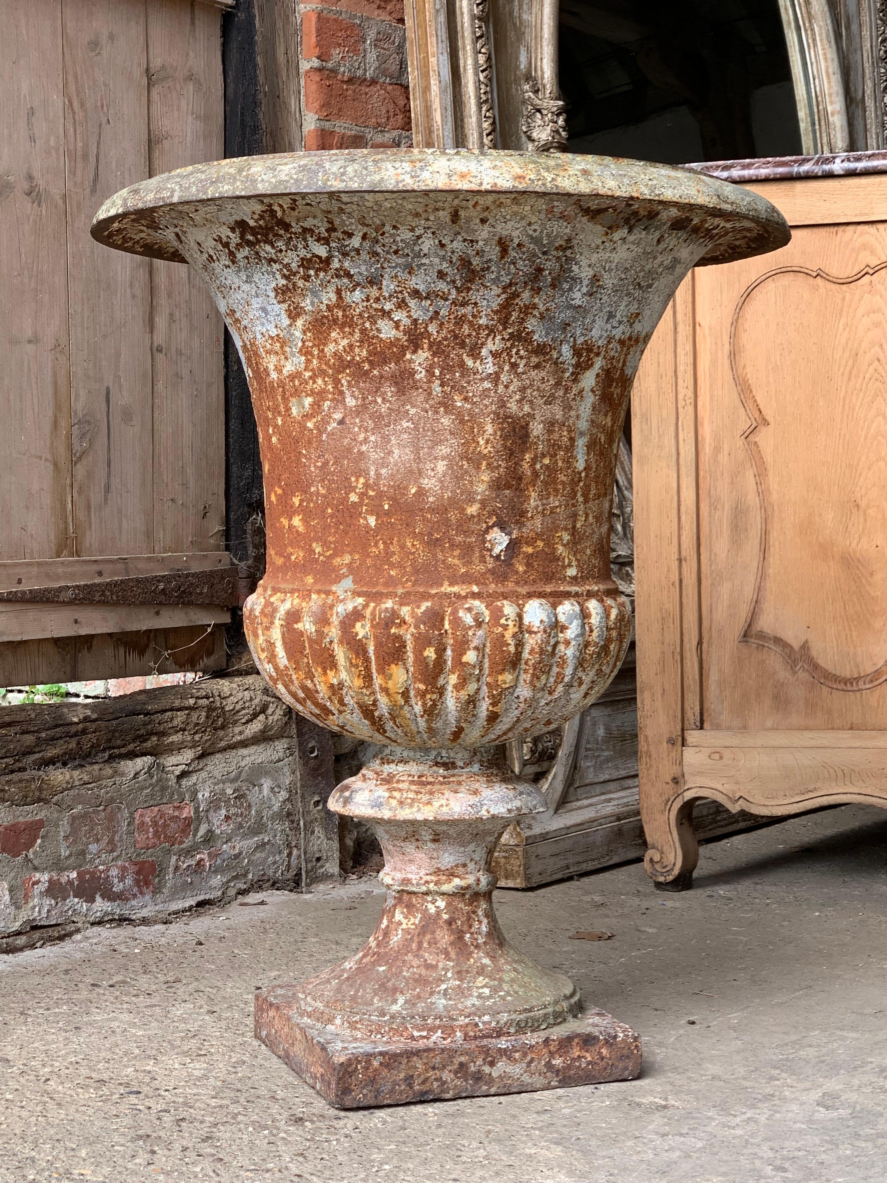Large Early 19th Century Cast Iron Urn In Distressed Condition For Sale In Ongar, GB