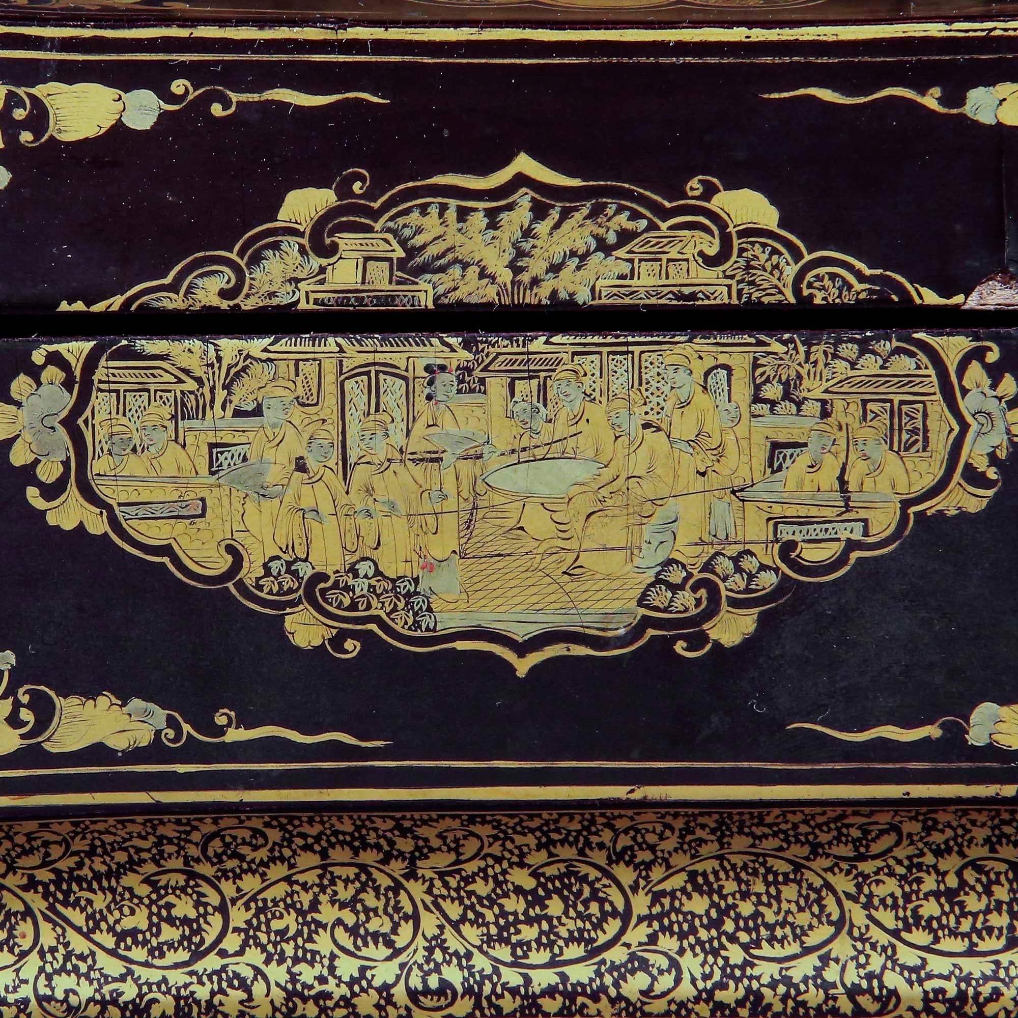 Large Early 19th Century Chinoiserie Black Lacquer Box For Sale 1