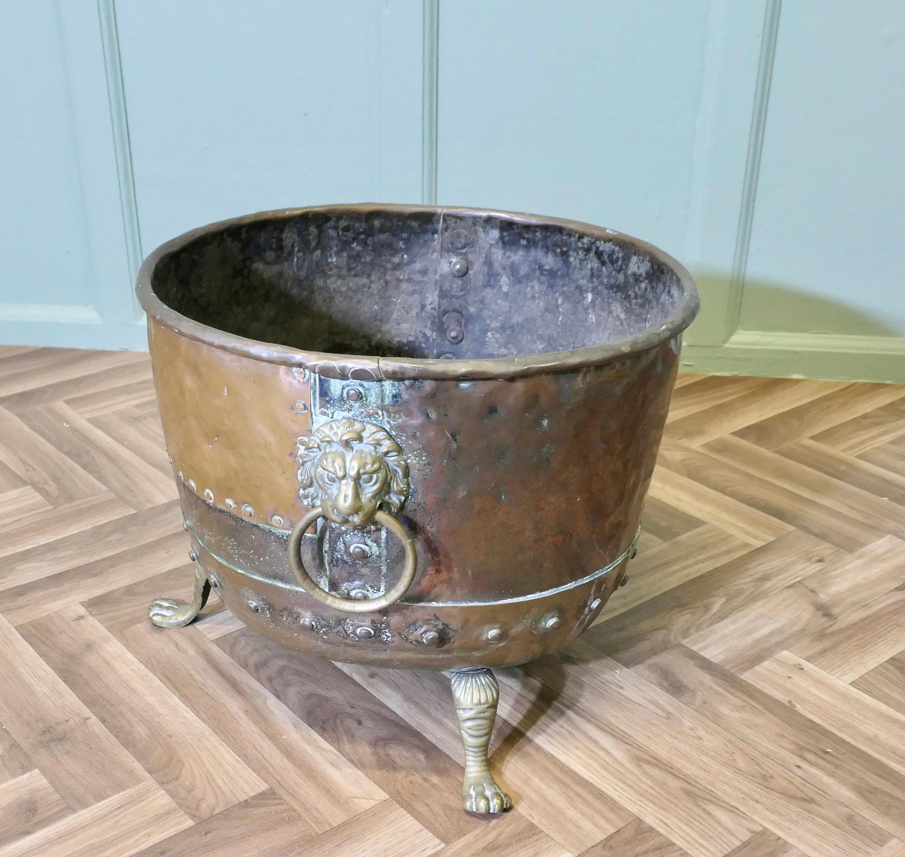 Large Early 19th Century Copper Log Cauldron  This is a lovely looking Cauldron In Good Condition For Sale In Godshill, Isle of Wight
