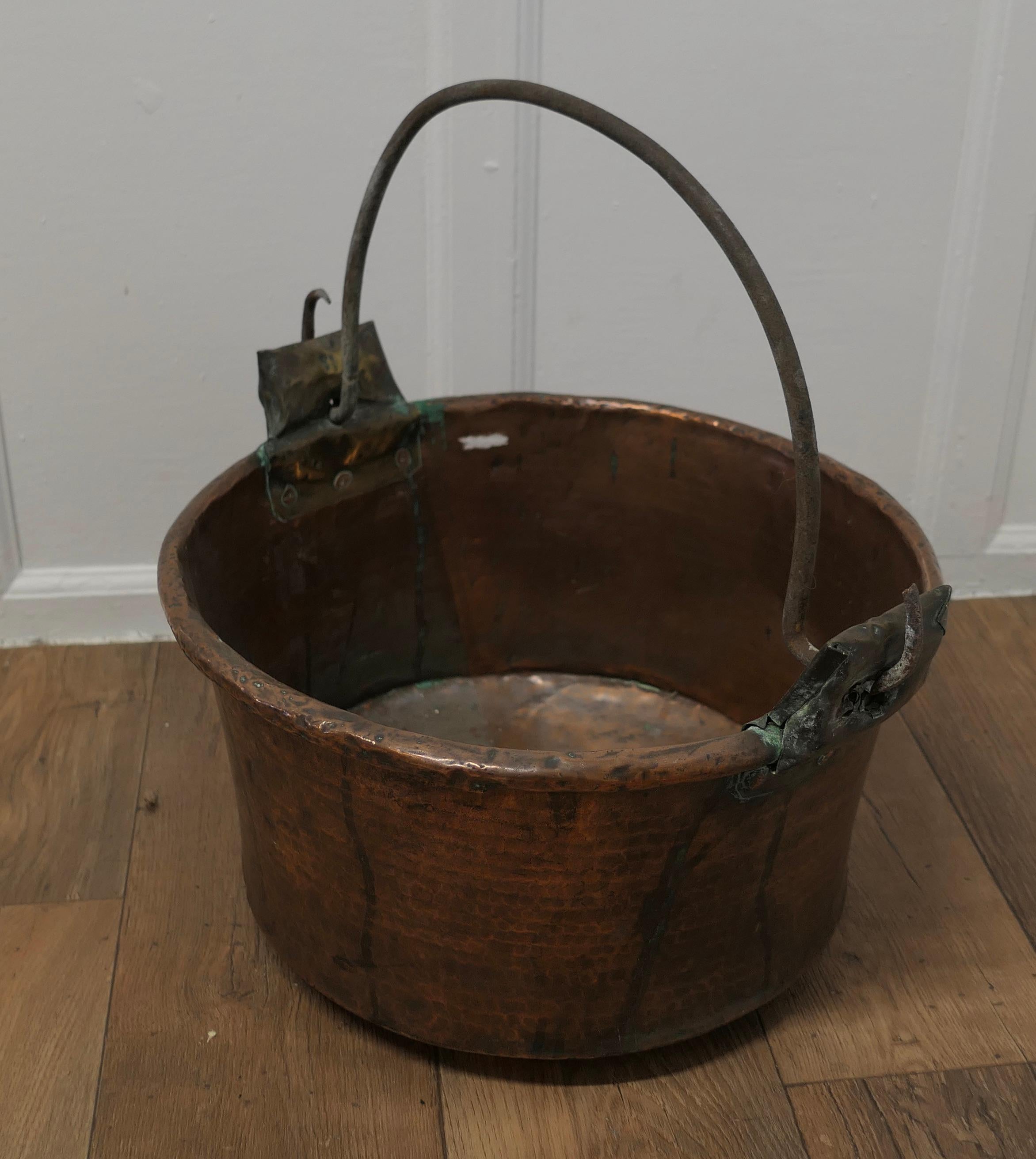 Large Early 19th Century Copper Pan This Is a Lovely Looking Copper Bucket In Good Condition For Sale In Chillerton, Isle of Wight