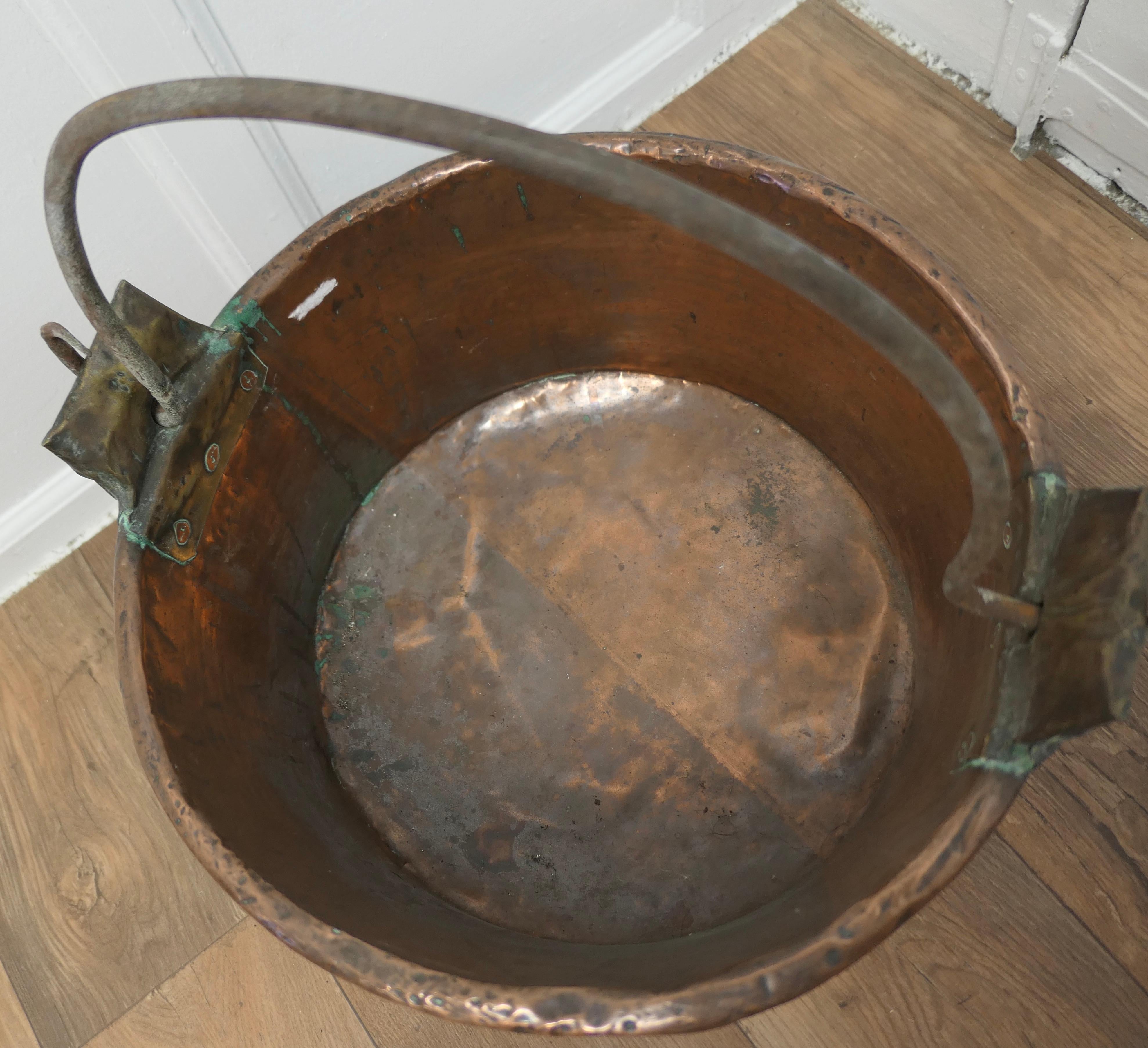 Large Early 19th Century Copper Pan This Is a Lovely Looking Copper Bucket For Sale 2