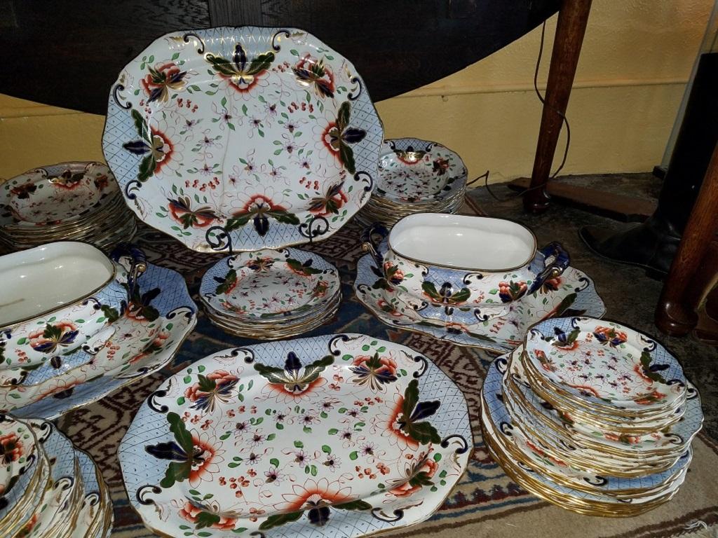 Amazing Early 19C Davenport Longport Imari China Dinner Service In Good Condition For Sale In Dallas, TX