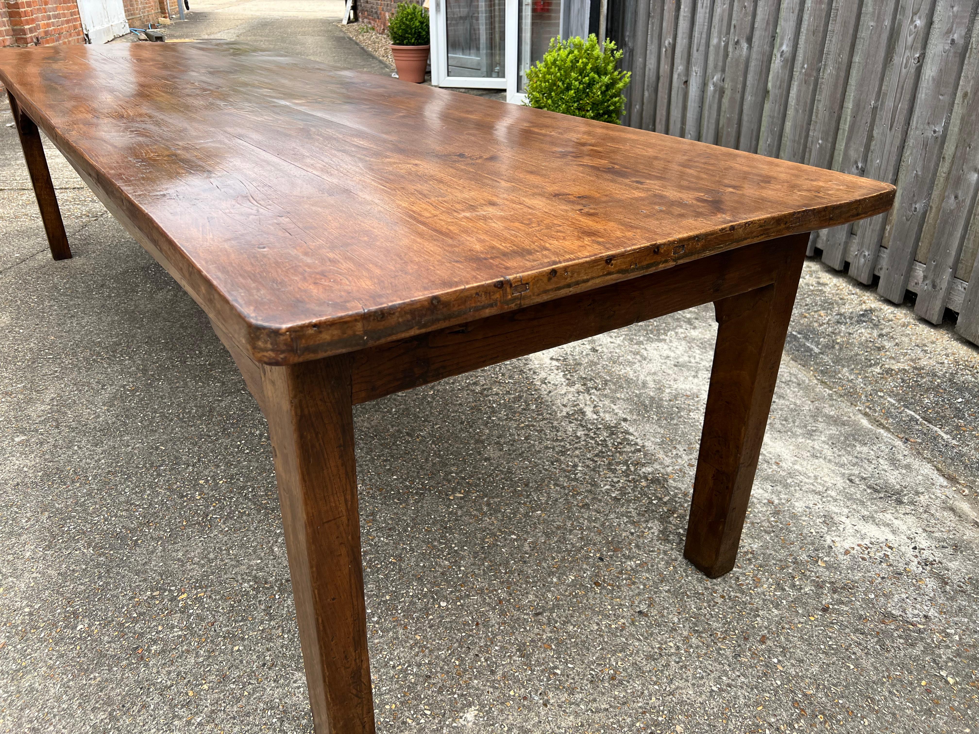 Large Early 19th Century, Elm Farmhouse Table With Large Drawer In Good Condition In Billingshurst, GB