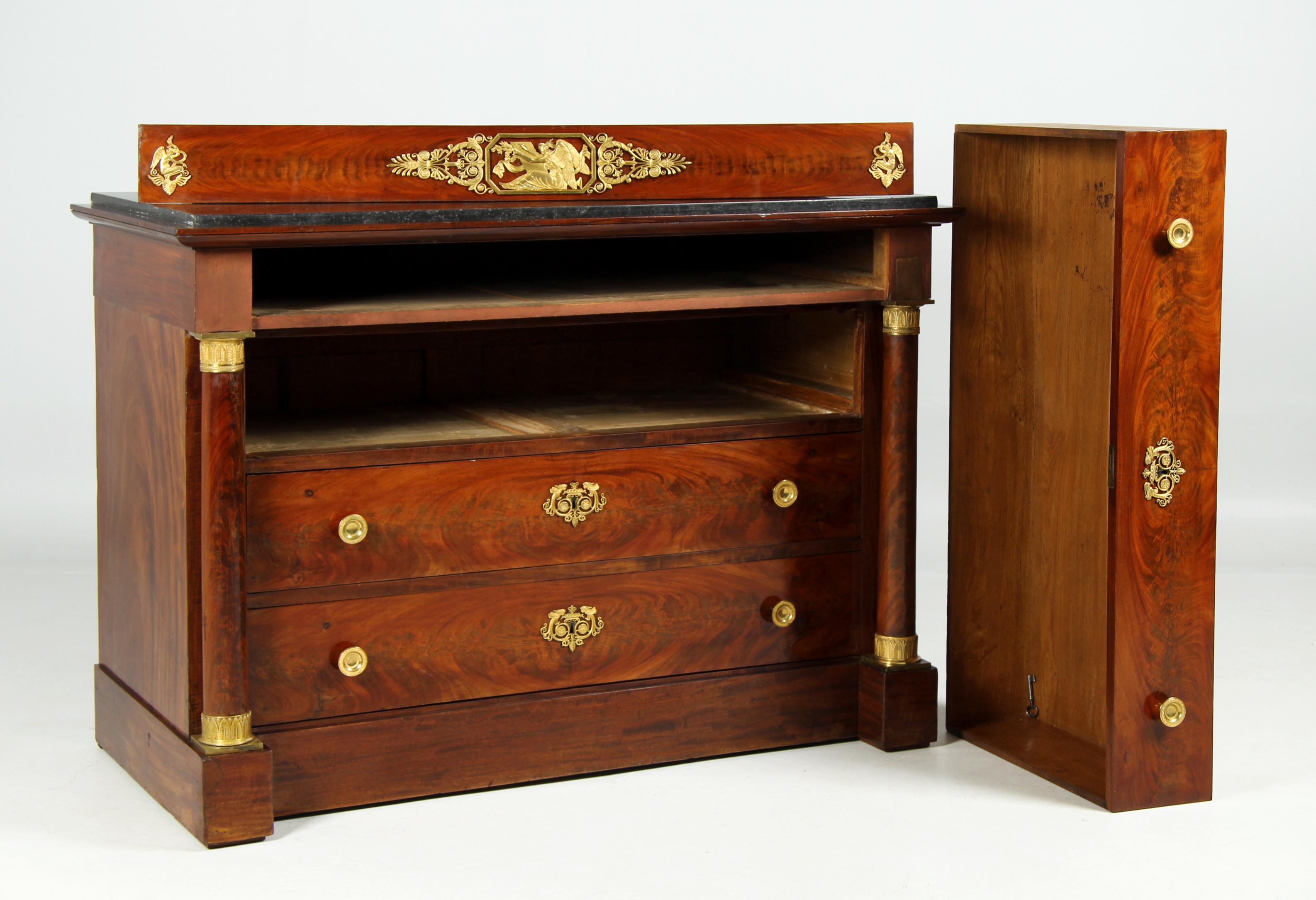 Grande commode Empire du début du 19e siècle, acajou, bronze doré, Paris, 1810 en vente 5