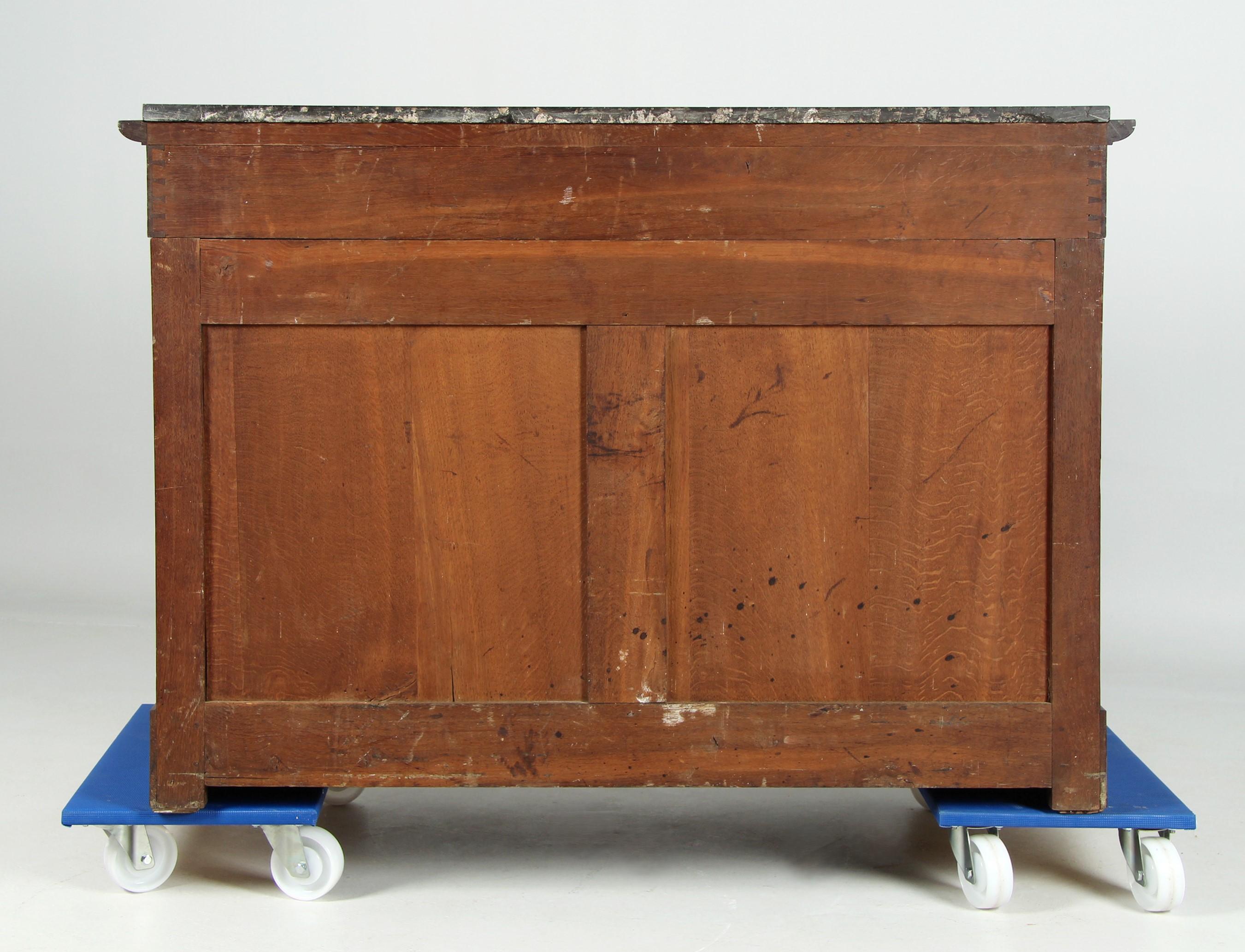 Grande commode Empire du début du 19e siècle, acajou, bronze doré, Paris, 1810 en vente 9