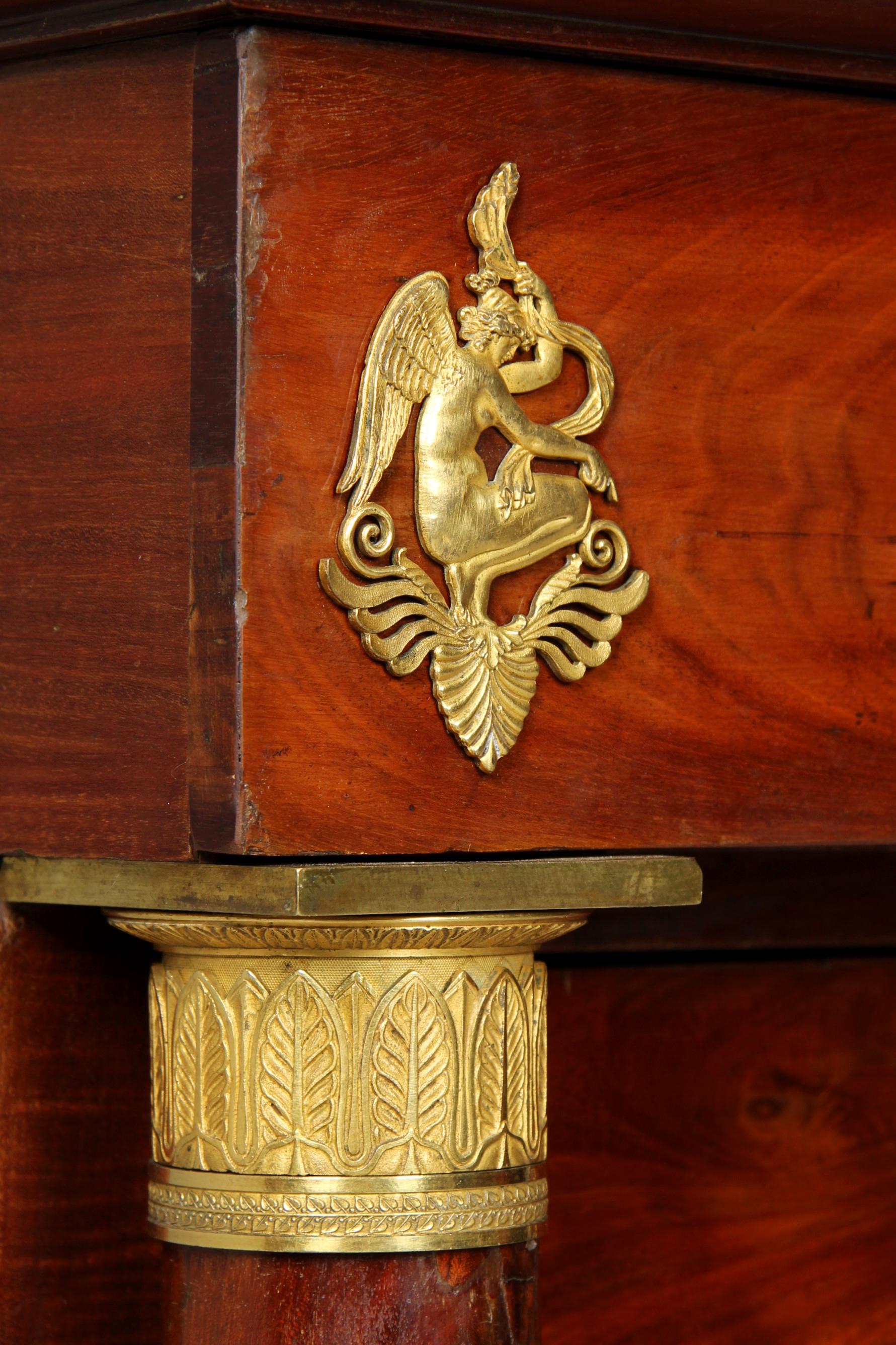Grande commode Empire du début du 19e siècle, acajou, bronze doré, Paris, 1810 Bon état - En vente à Greven, DE