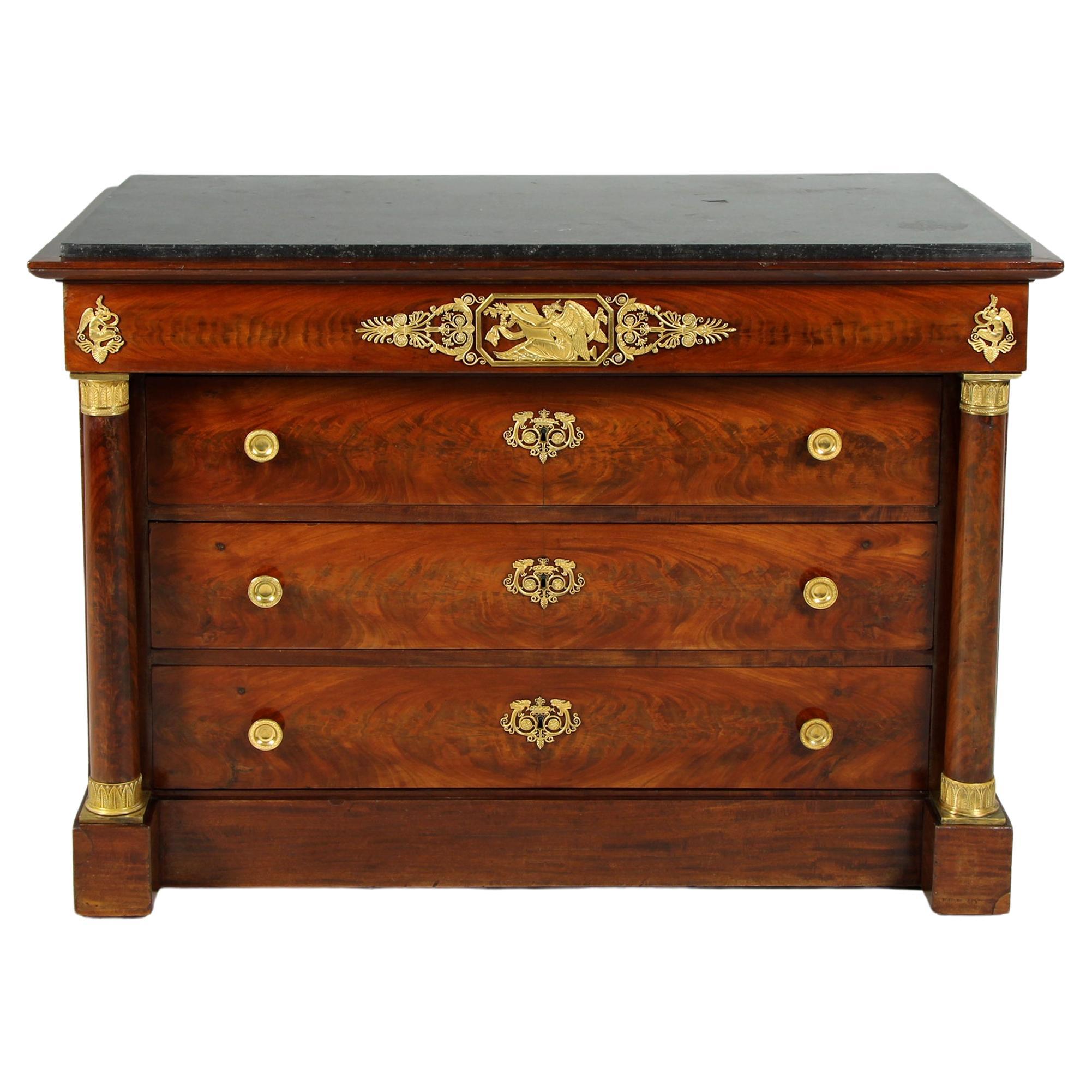 Große Empire-Kommode aus dem frühen 19. Jahrhundert, Mahagoni, Goldbronze, Paris, 1810