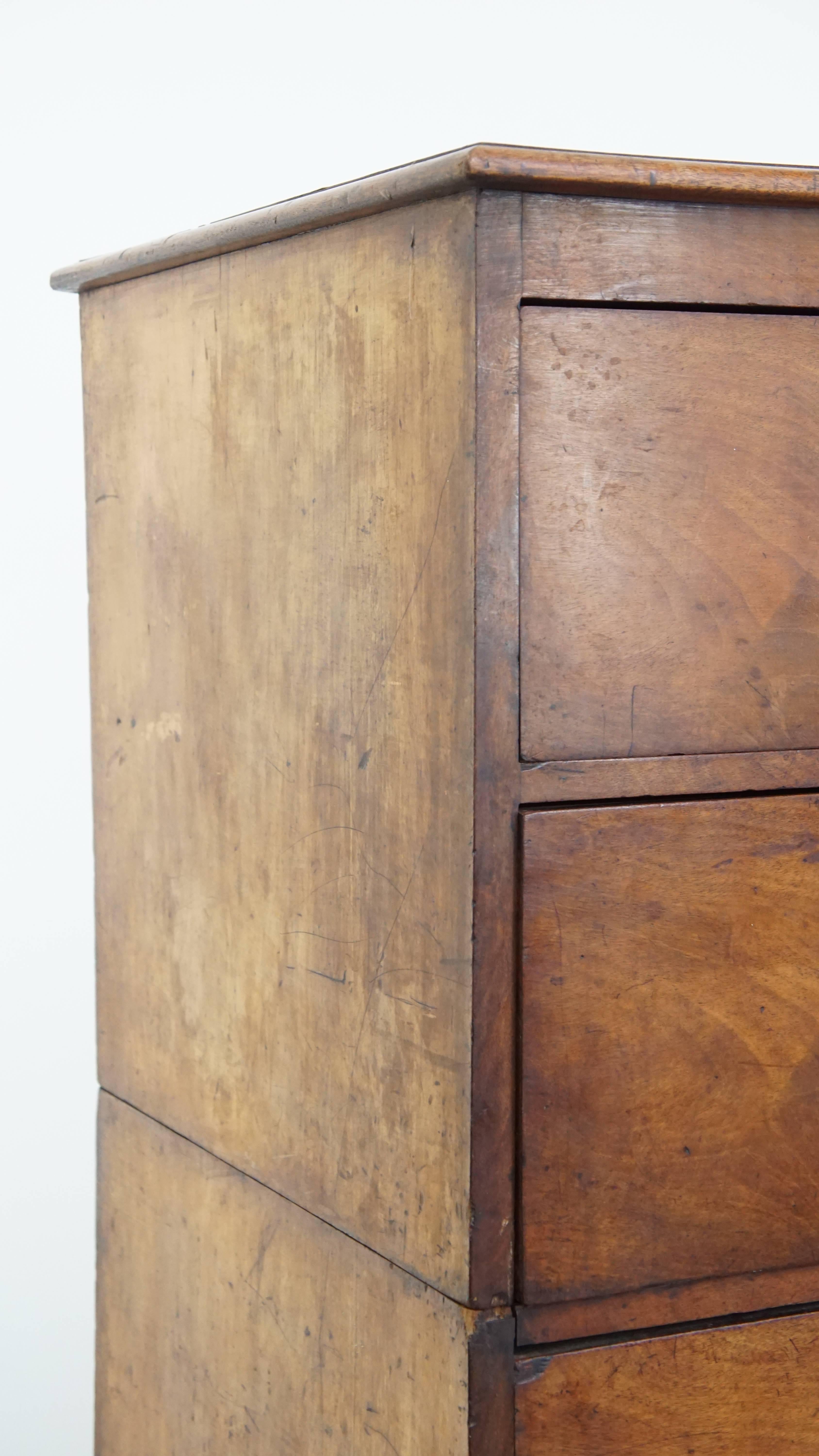 Large early 19th century English antique chest of drawers in vendita 5