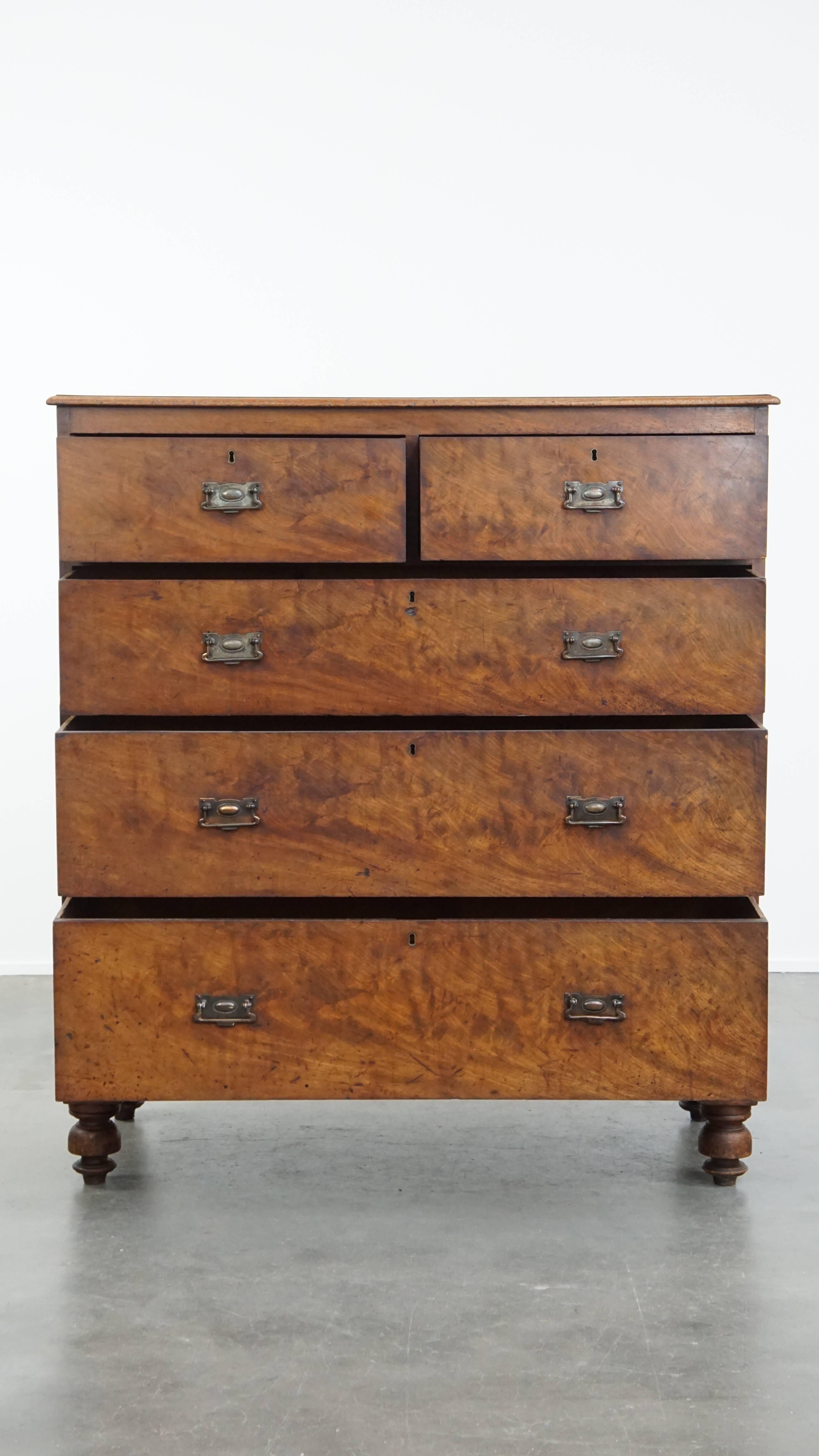 Romano classico Large early 19th century English antique chest of drawers in vendita