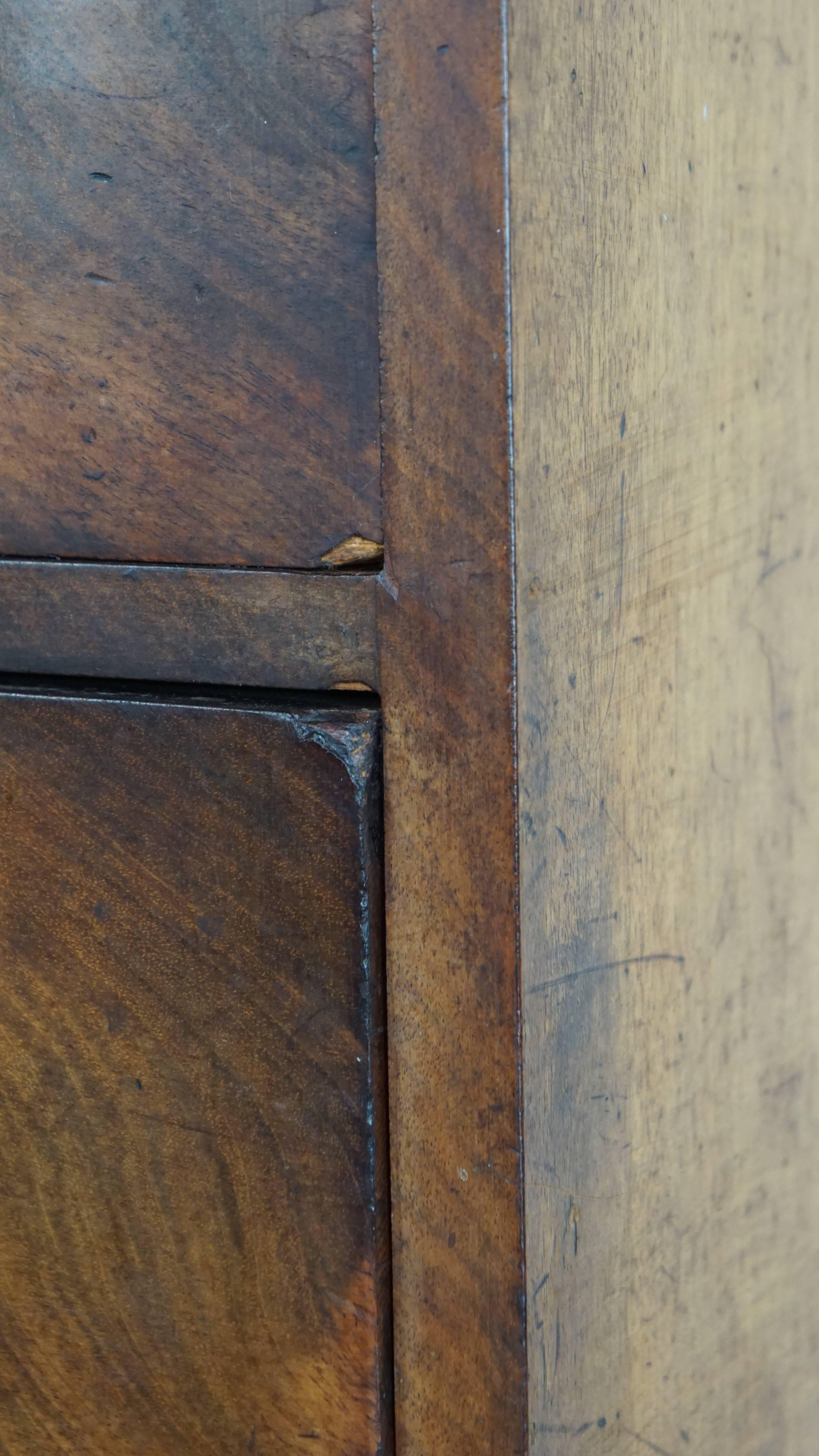 Large early 19th century English antique chest of drawers in vendita 1