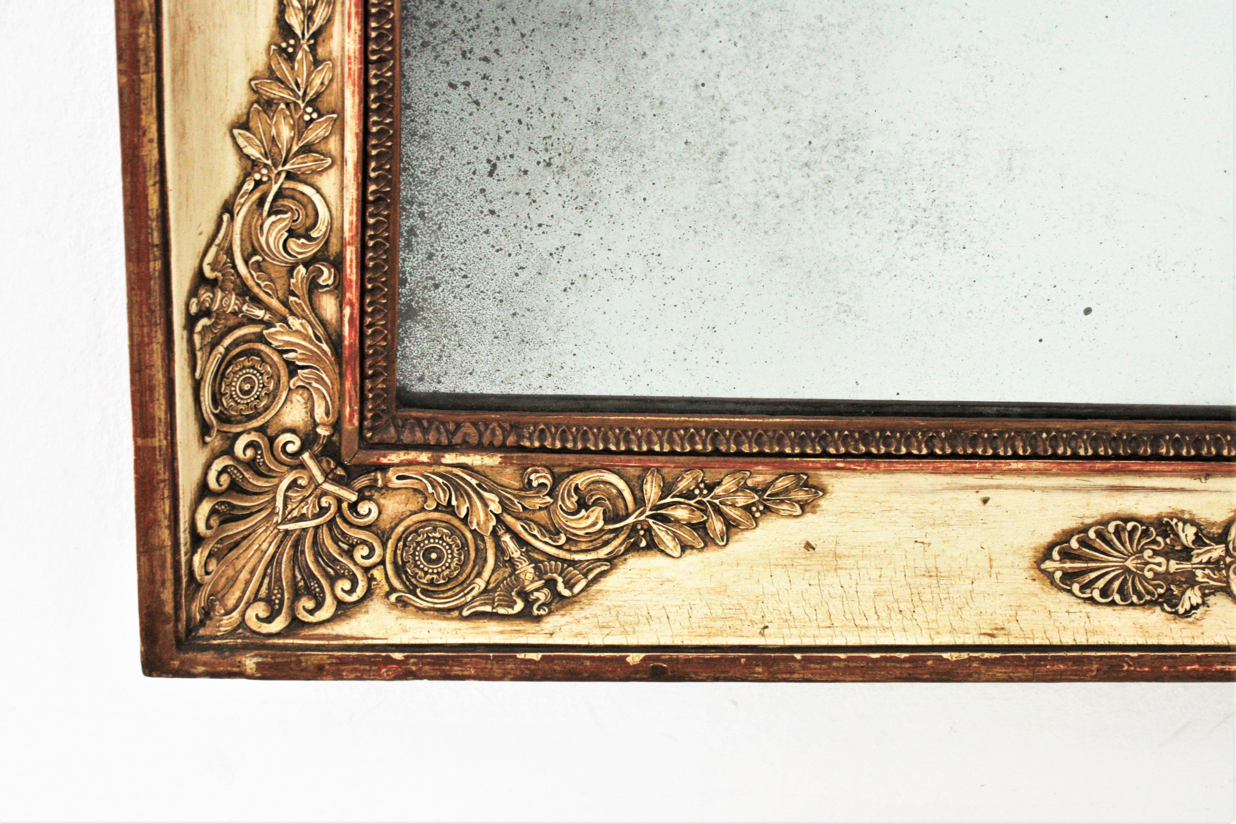 Grand miroir rectangulaire Empire français doré à la feuille et beige en vente 2