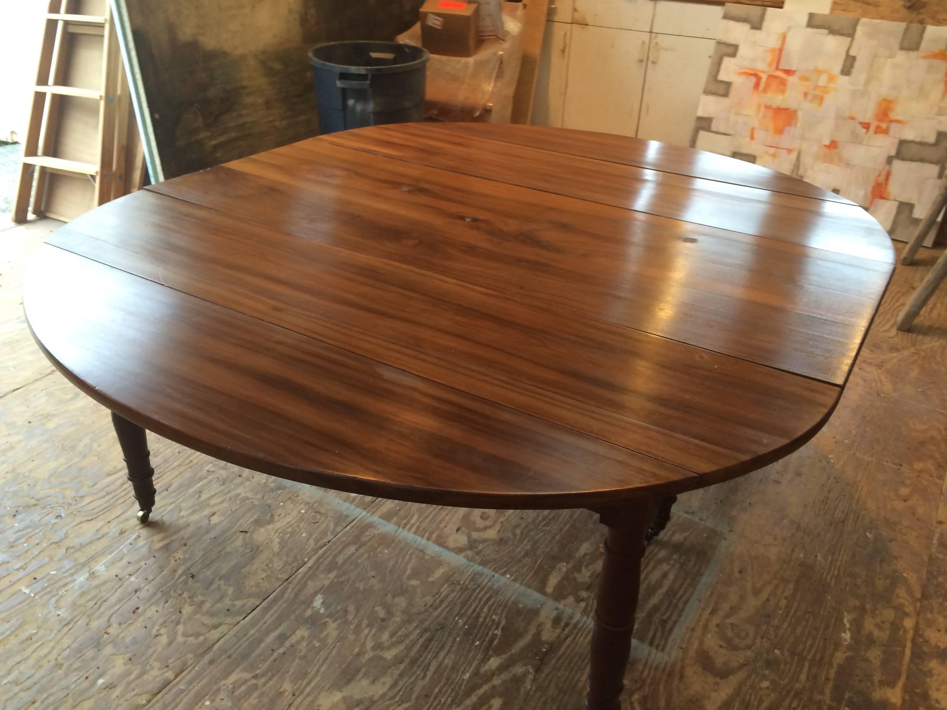 Large Early 19th Century French Extending Dining Table In Good Condition In Middleburg, VA