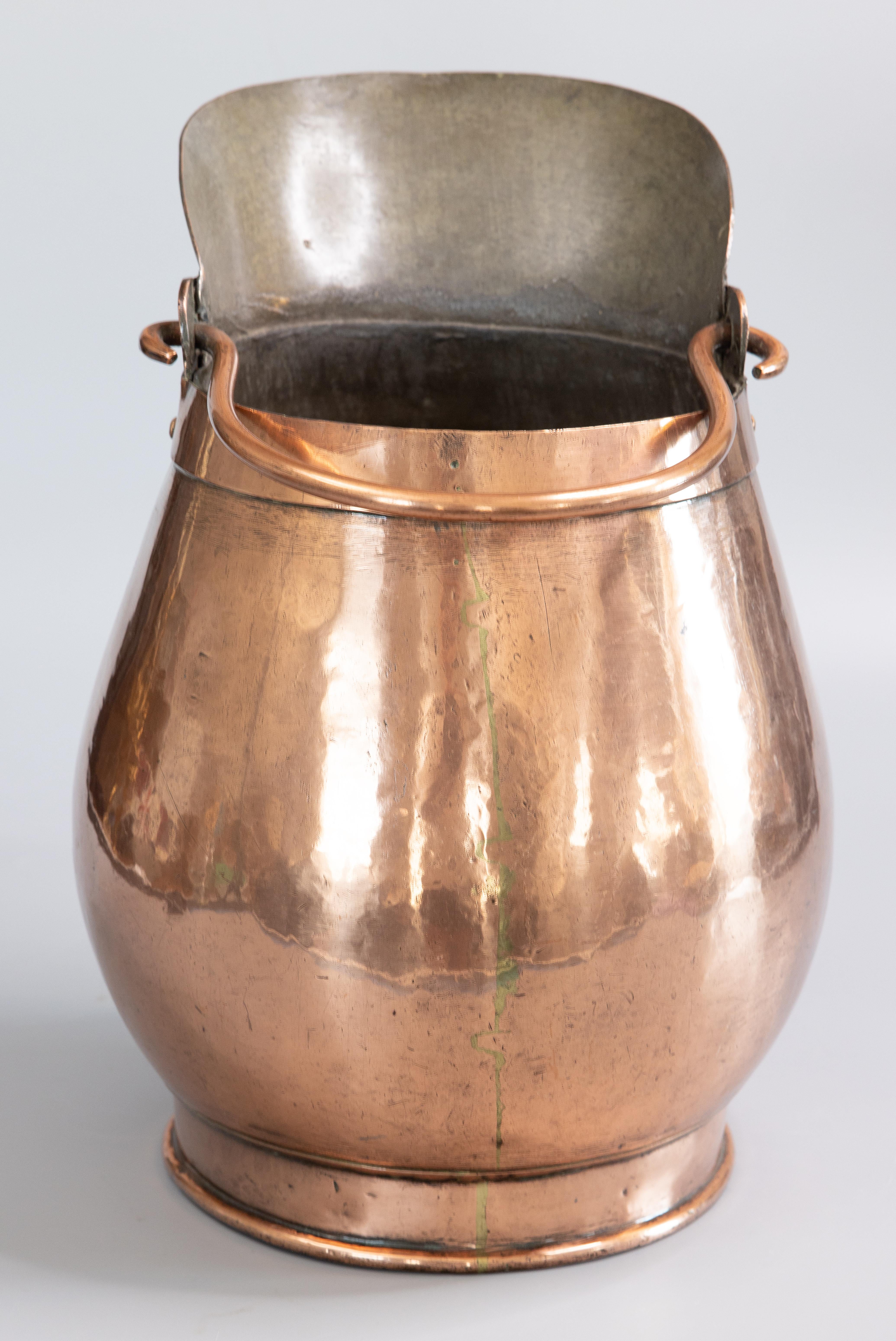 Large Early 19th Century French Hammered Copper Jug Pitcher For Sale 2