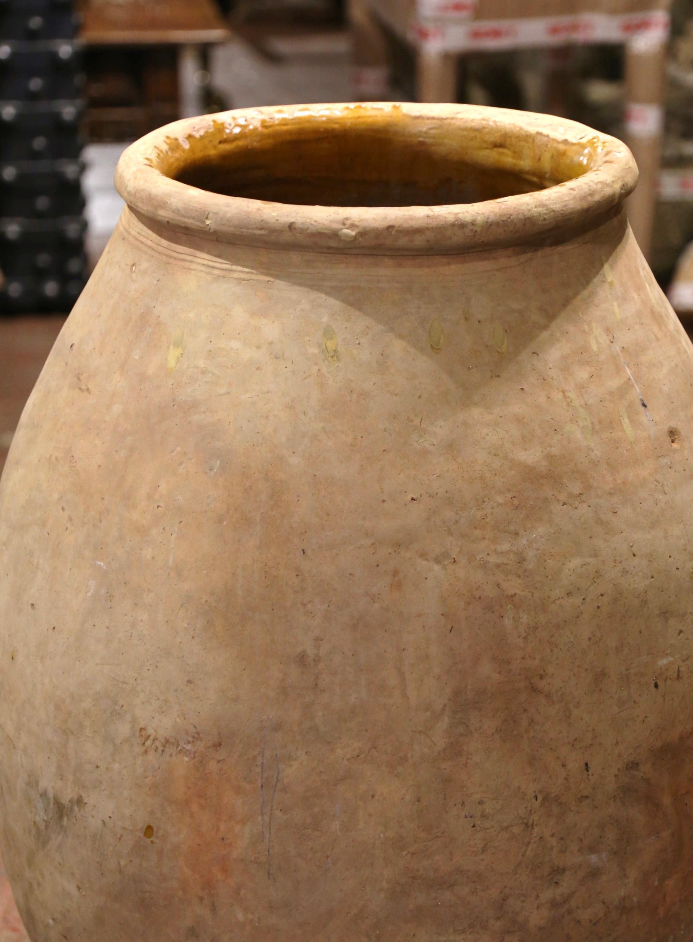 Large Early 19th Century French Terracotta Olive Jar from Provence In Excellent Condition For Sale In Dallas, TX