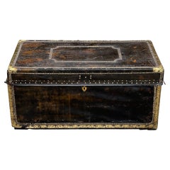 Grande baule da viaggio georgiano in pelle e legno di canfora dell'inizio del XIX secolo