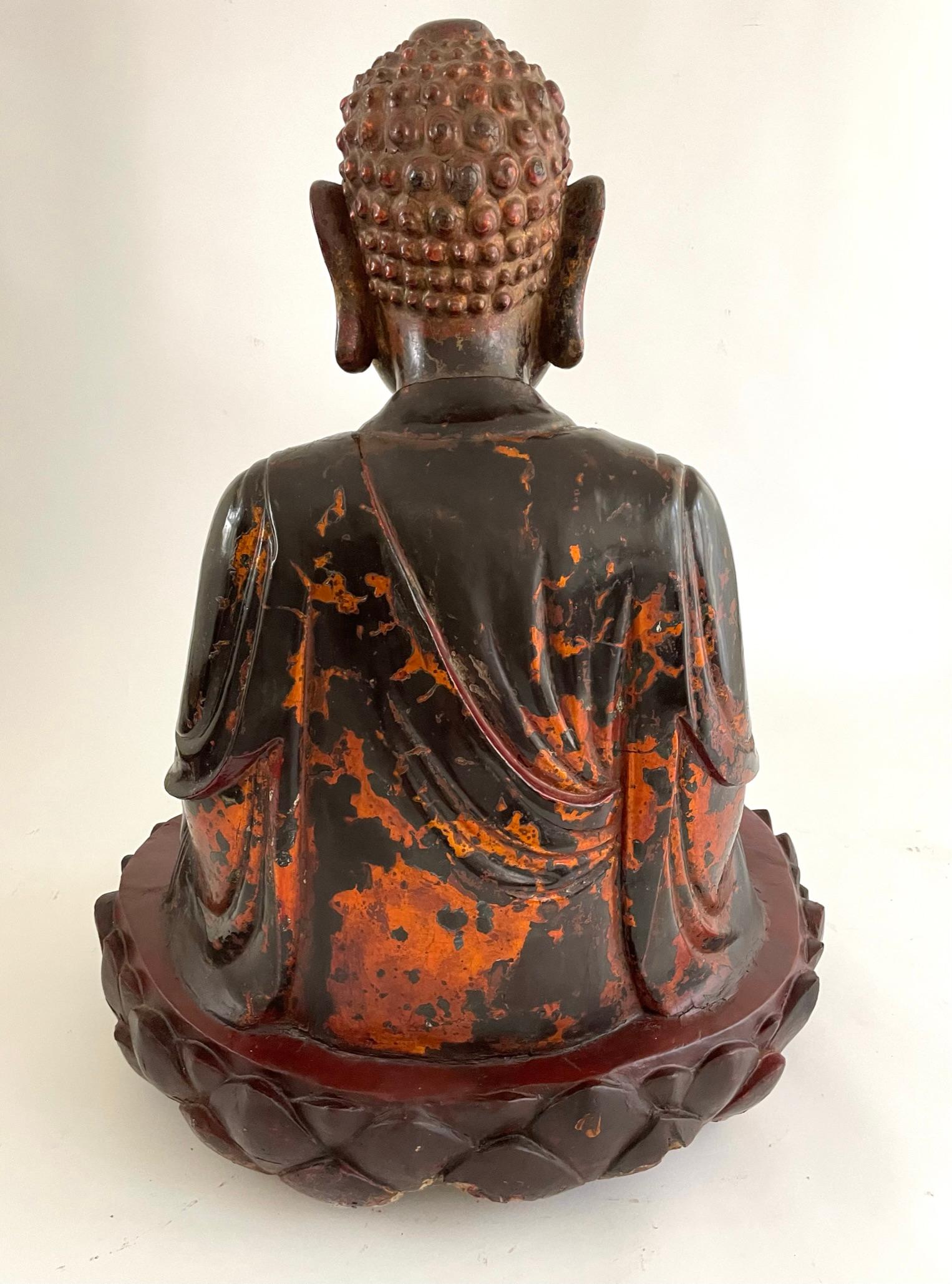 Grand bouddha vietnamien en bois sculpté et doré du début du 19e siècle en vente 5