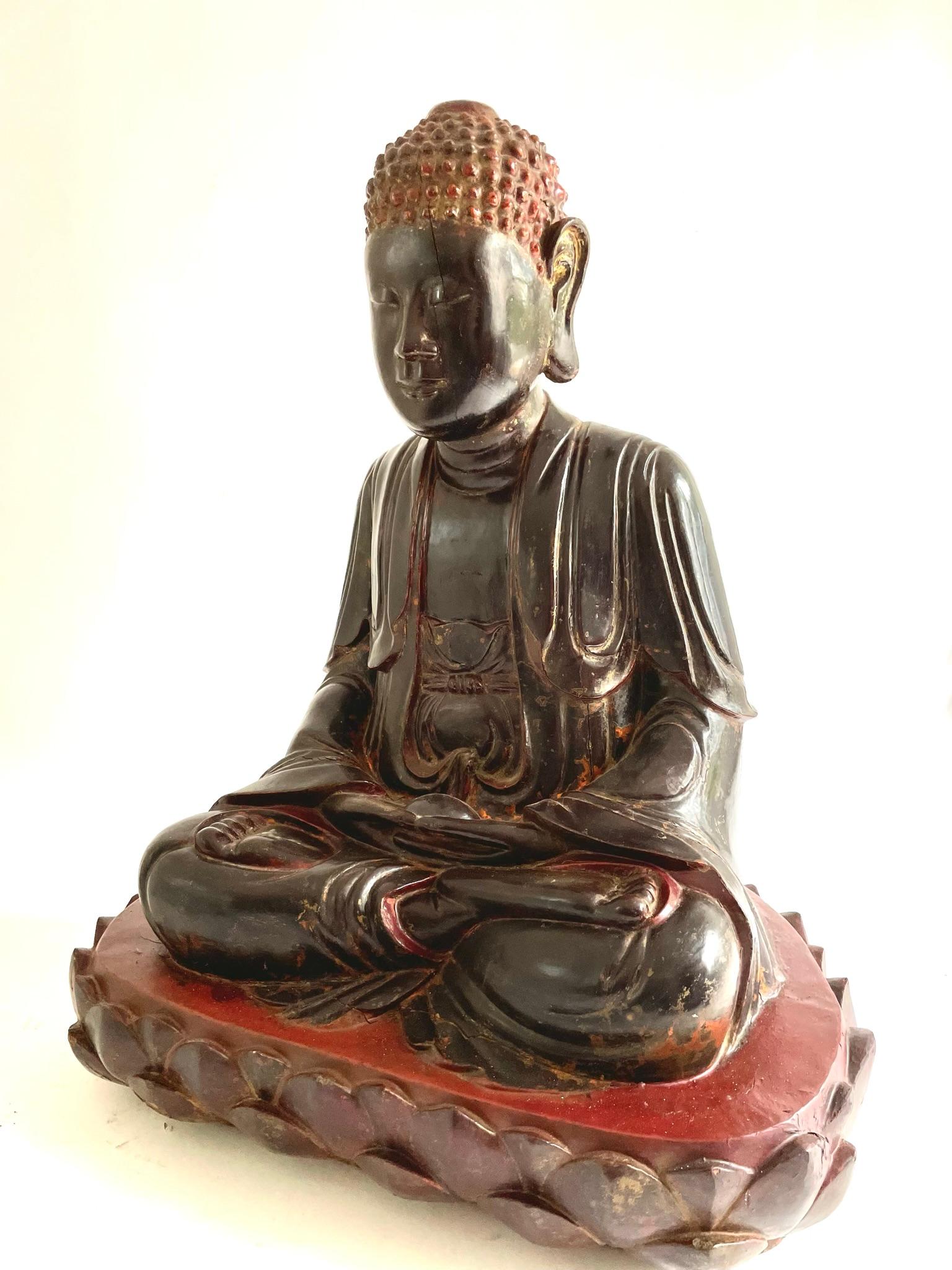 XIXe siècle Grand bouddha vietnamien en bois sculpté et doré du début du 19e siècle en vente