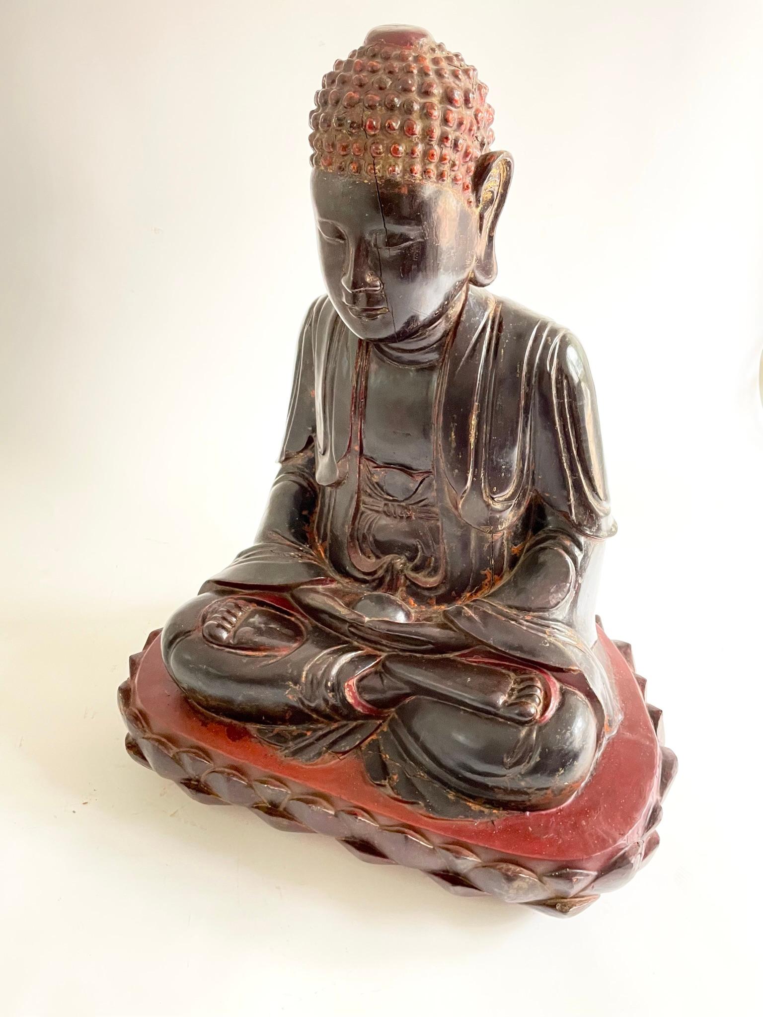 Large Early 19th Century Gilded Carved Wooden Vietnamese Buddha For Sale 3