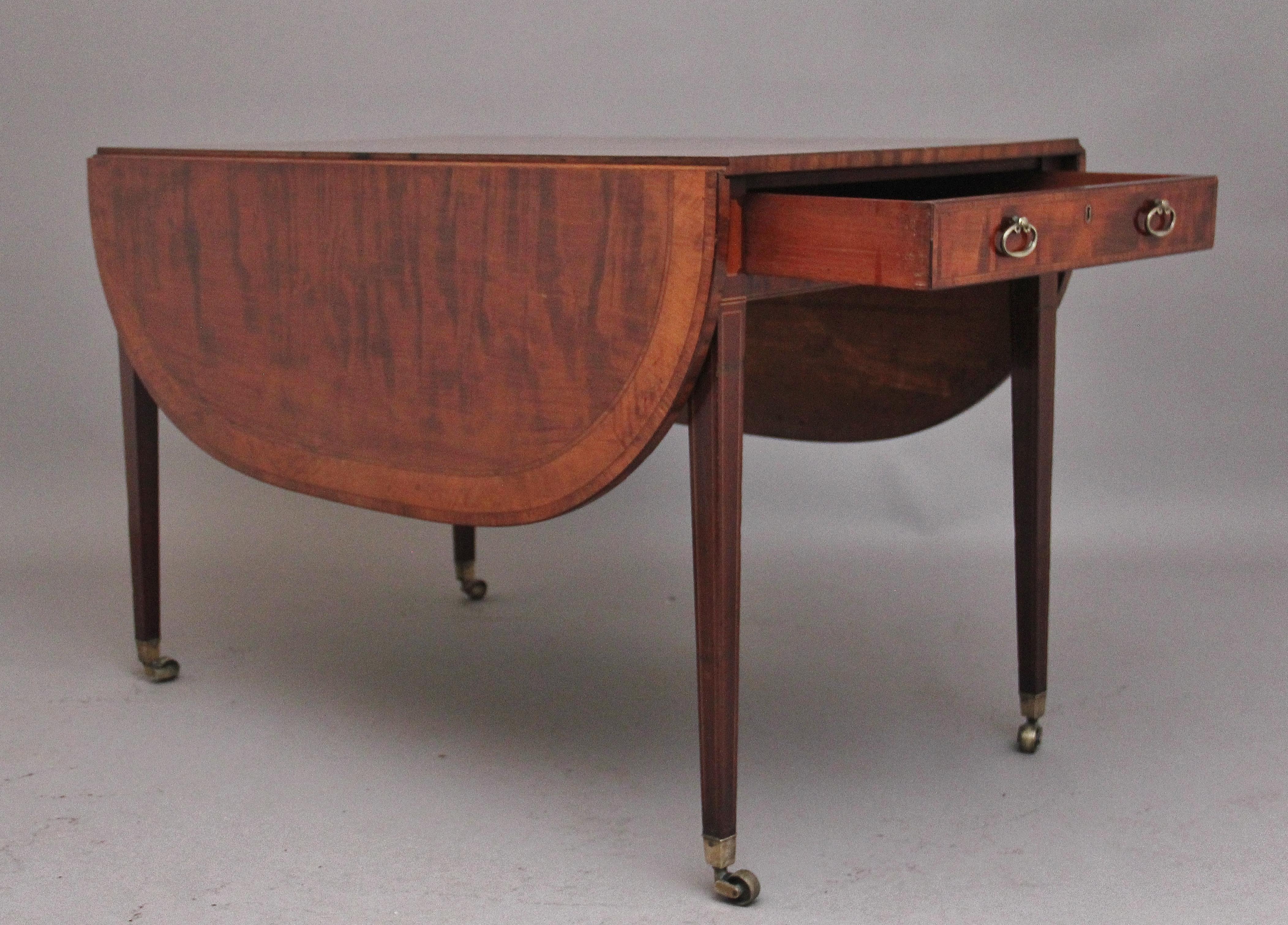 Grande table Pembroke en acajou marqueté du début du 19e siècle en vente 3