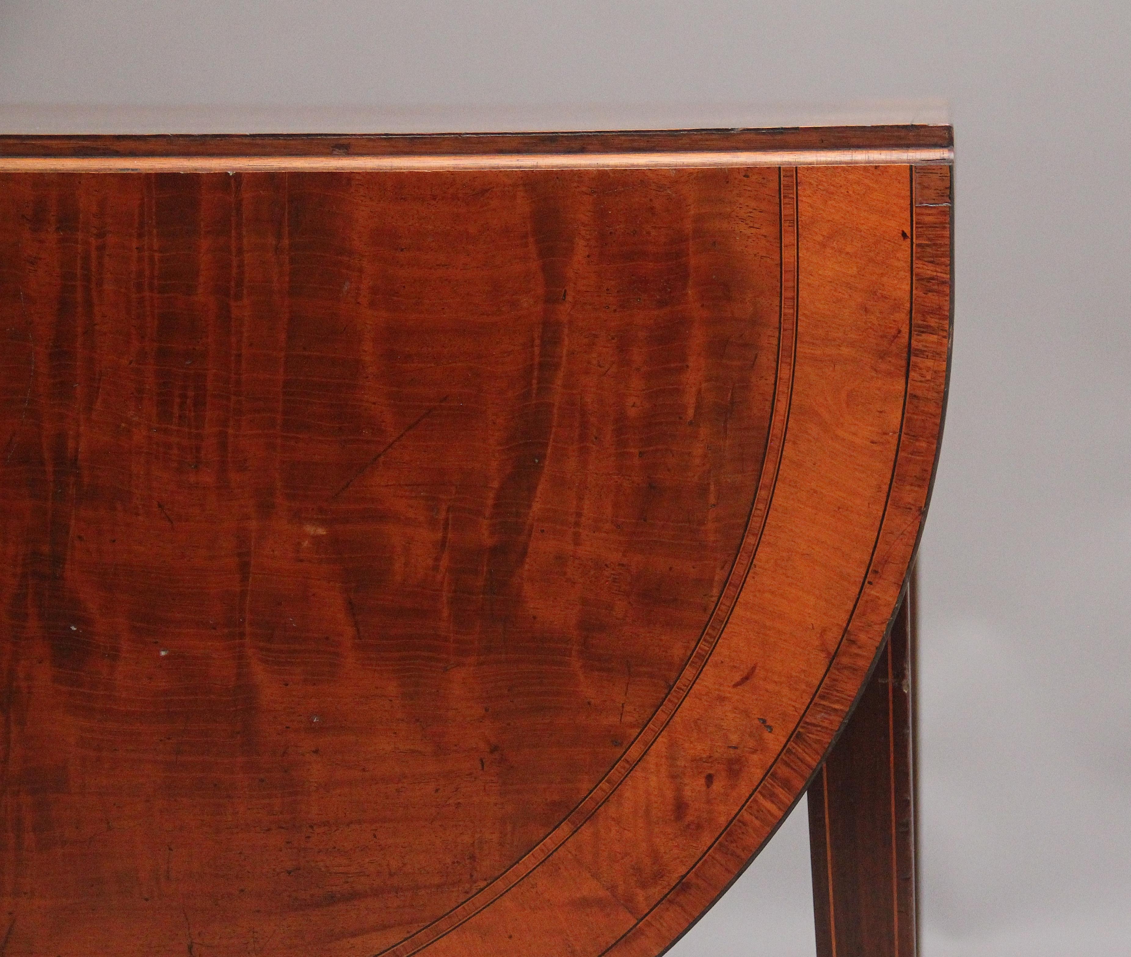 Grande table Pembroke en acajou marqueté du début du 19e siècle en vente 7