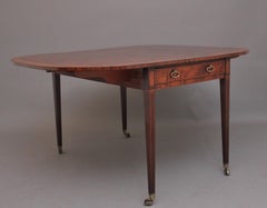 Grande table Pembroke en acajou marqueté du début du 19e siècle