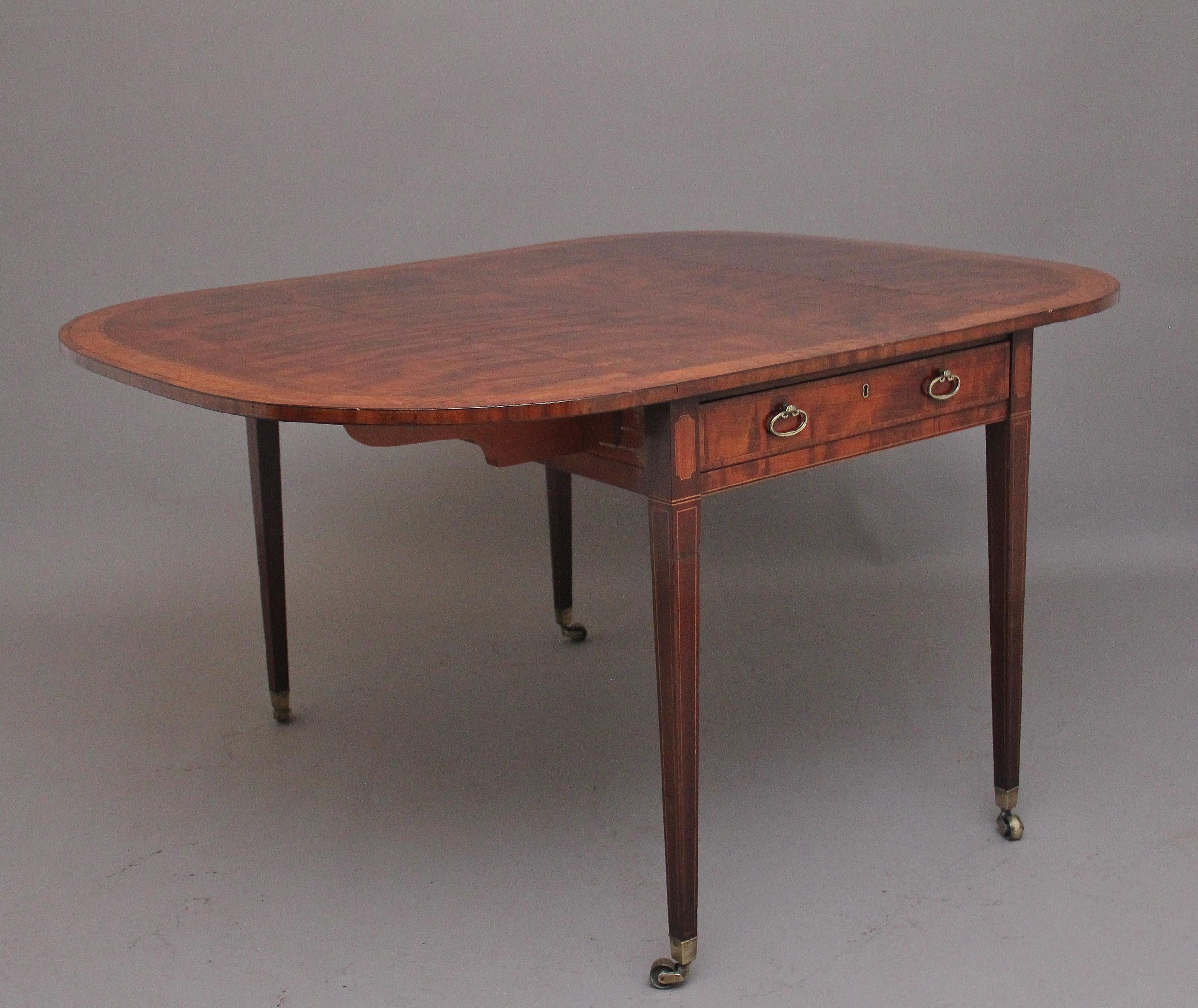 Georgien Grande table Pembroke en acajou marqueté du début du 19e siècle en vente
