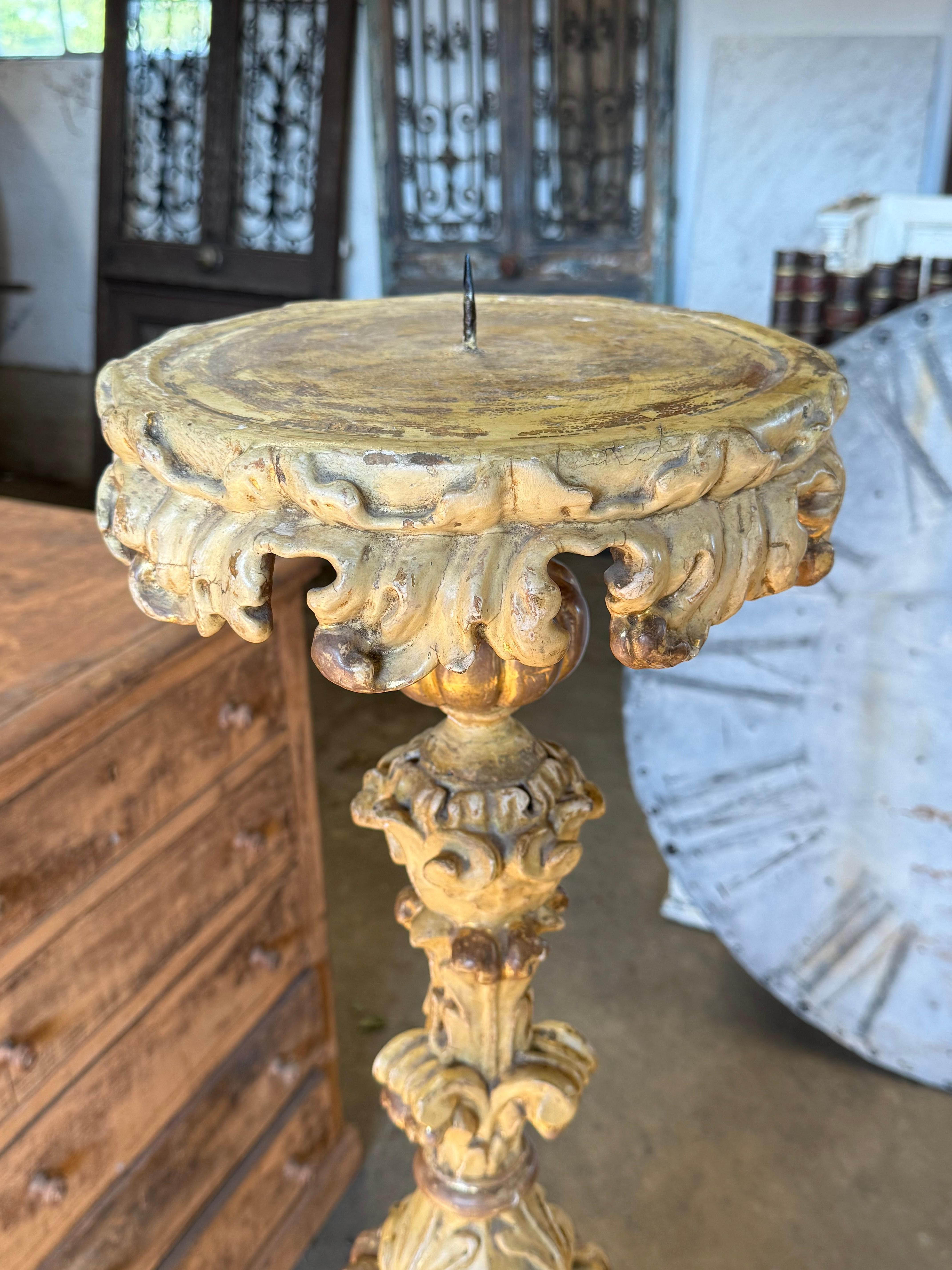Sculpté à la main Grand torchère italien du début du 19e siècle en vente