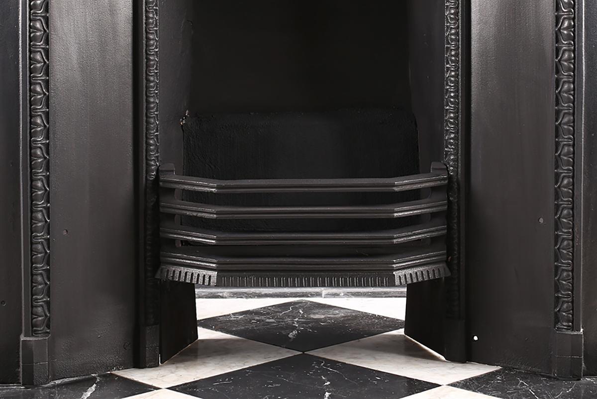Large Early 19th Century Regency Cast Iron Fireplace Grate, English, circa 1820 In Good Condition For Sale In London, GB