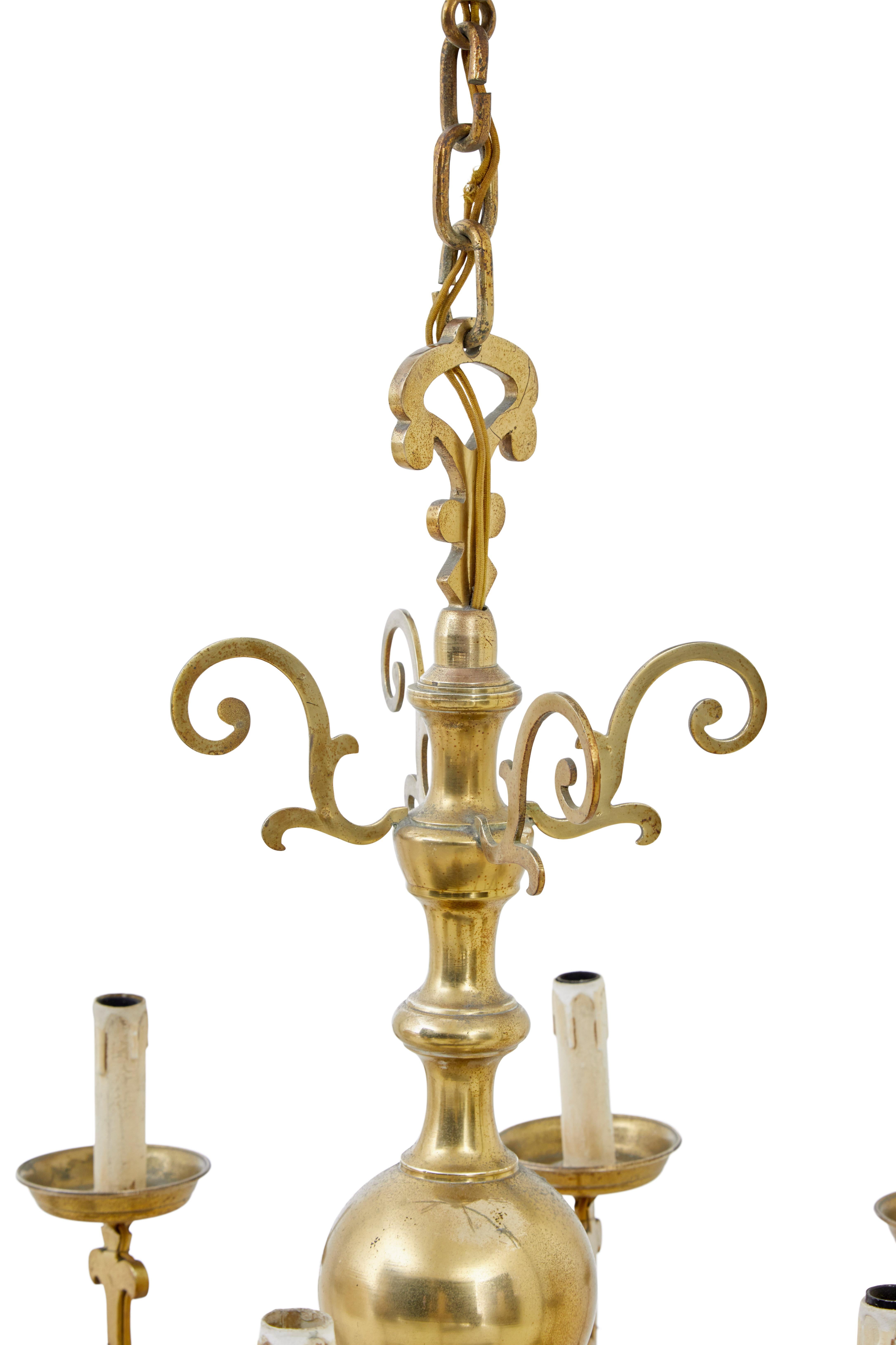 Victorien Grand lustre en laiton à 8 bras de lumière du début du 20e siècle en vente