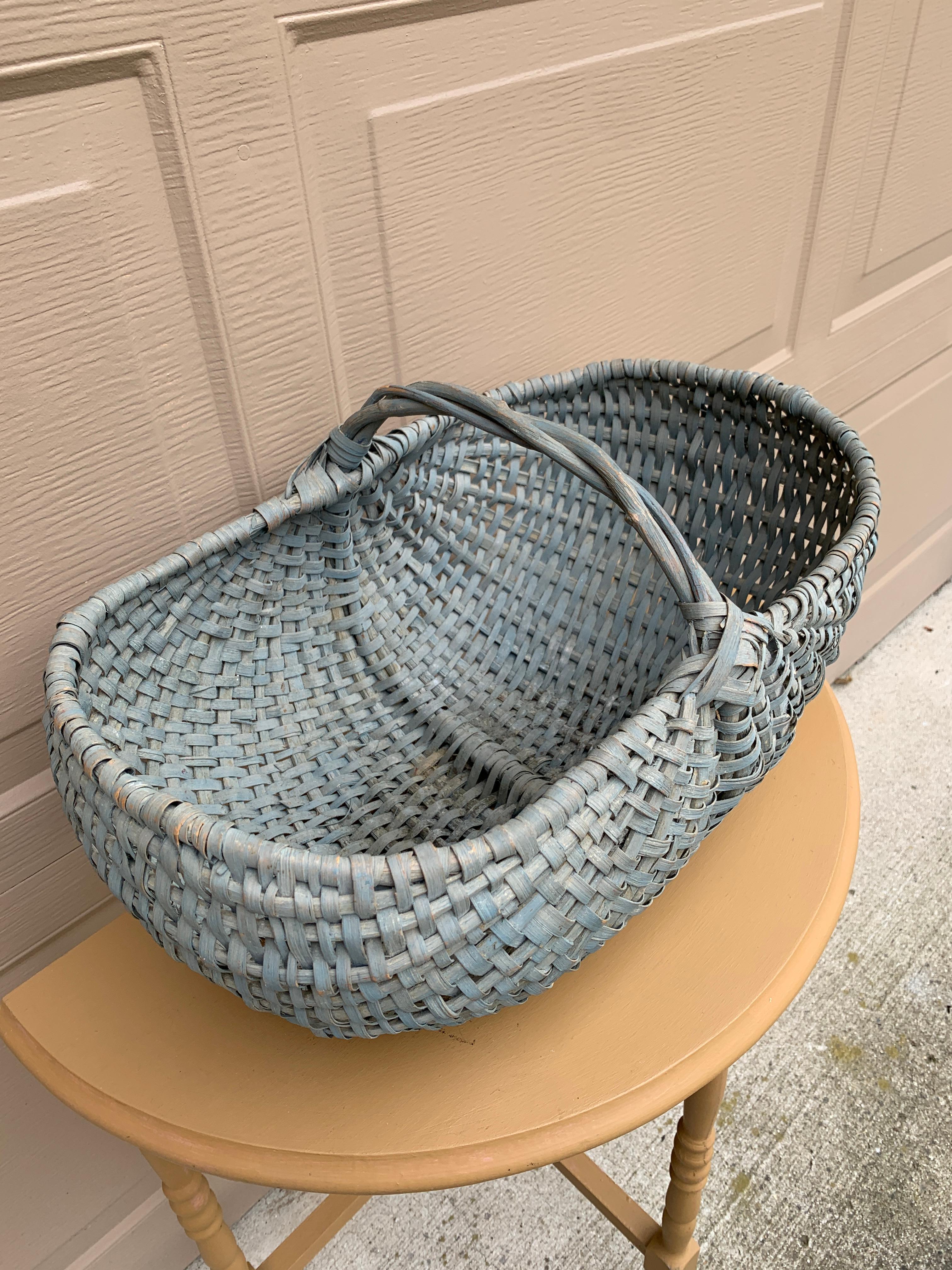 Grand panier à fesses américain du début du 20e siècle en chêne à écharpe bleue Bon état - En vente à Elkhart, IN