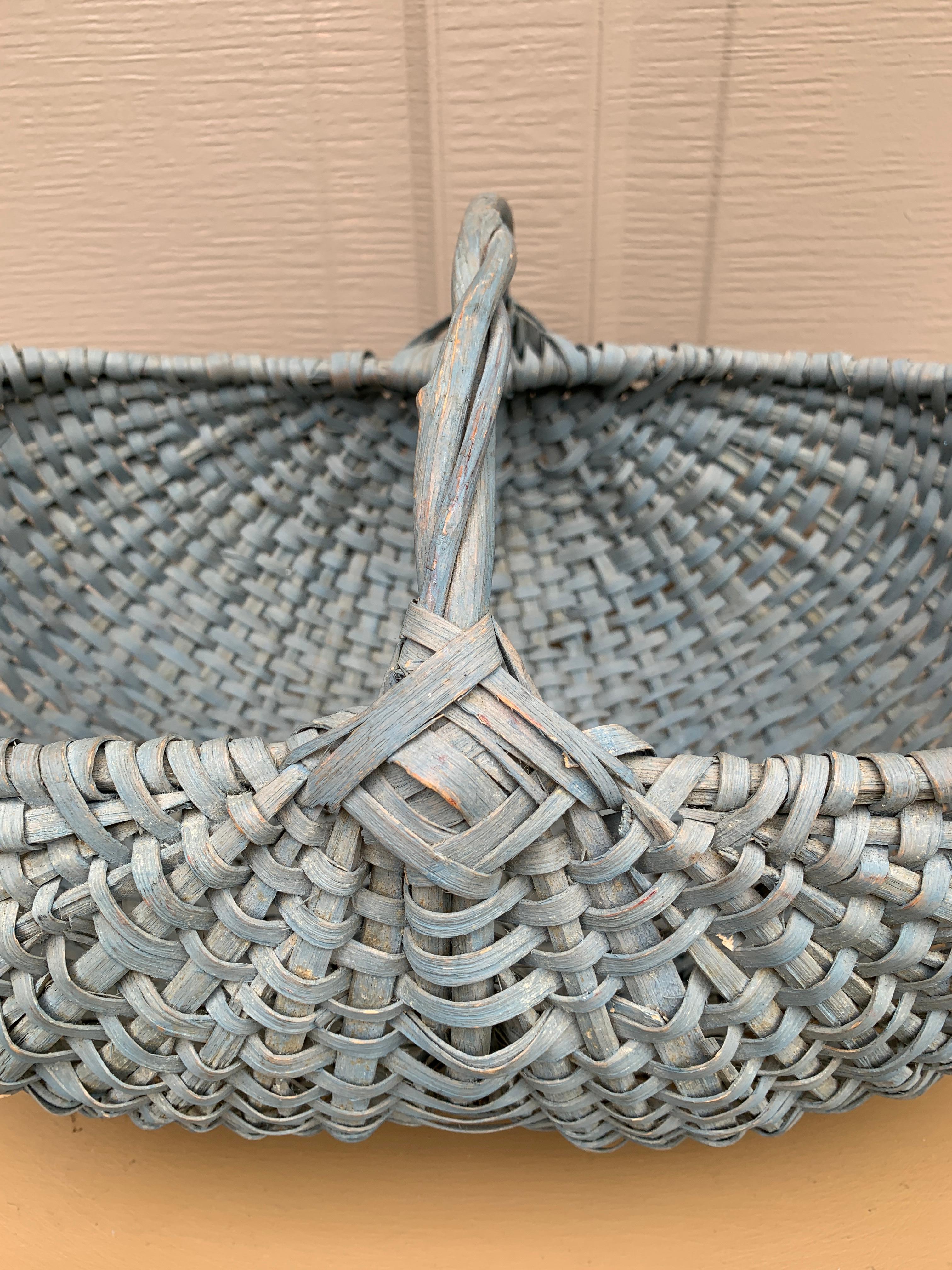 Grand panier à fesses américain du début du 20e siècle en chêne à écharpe bleue en vente 1