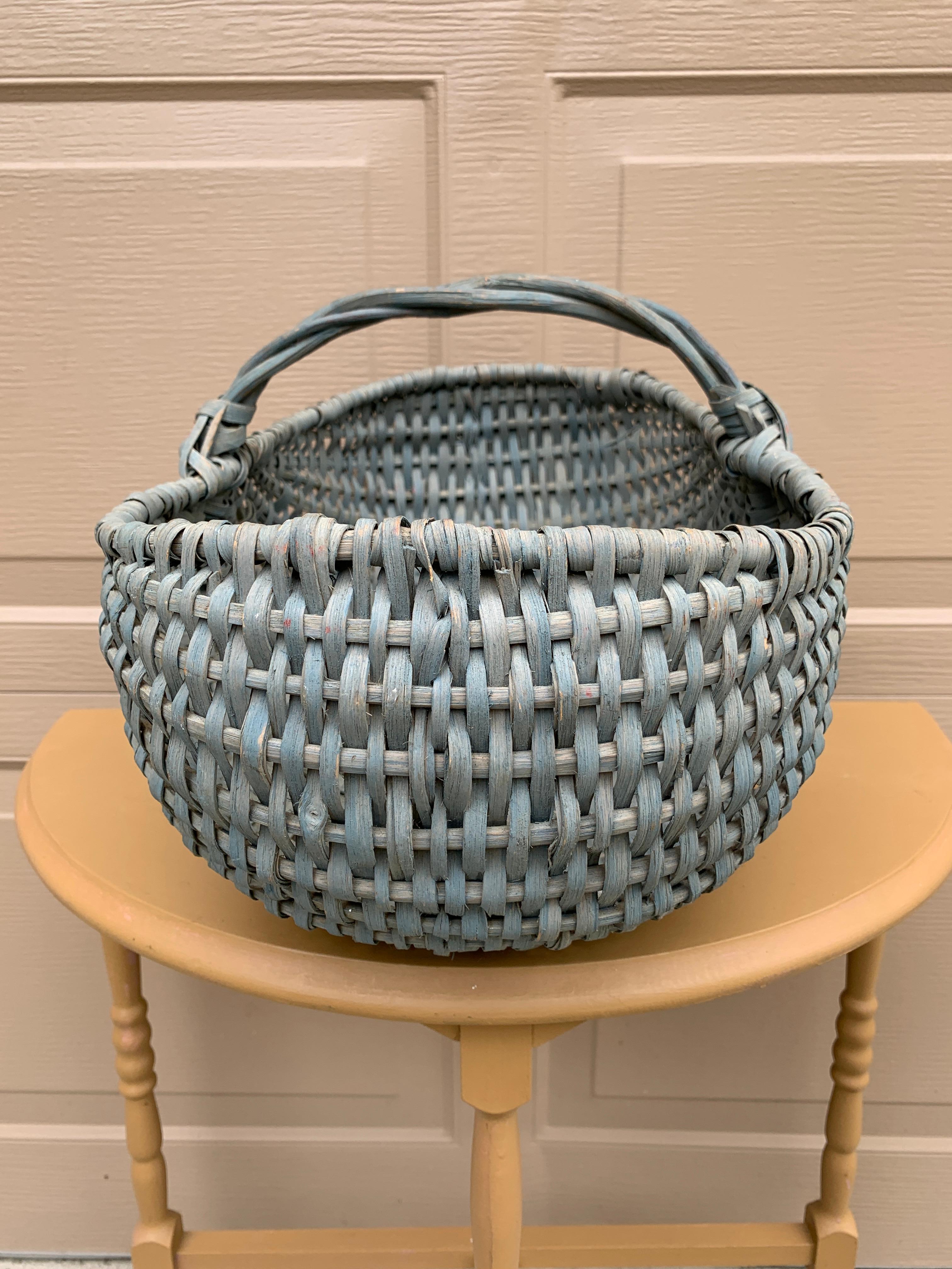Grand panier à fesses américain du début du 20e siècle en chêne à écharpe bleue en vente 2
