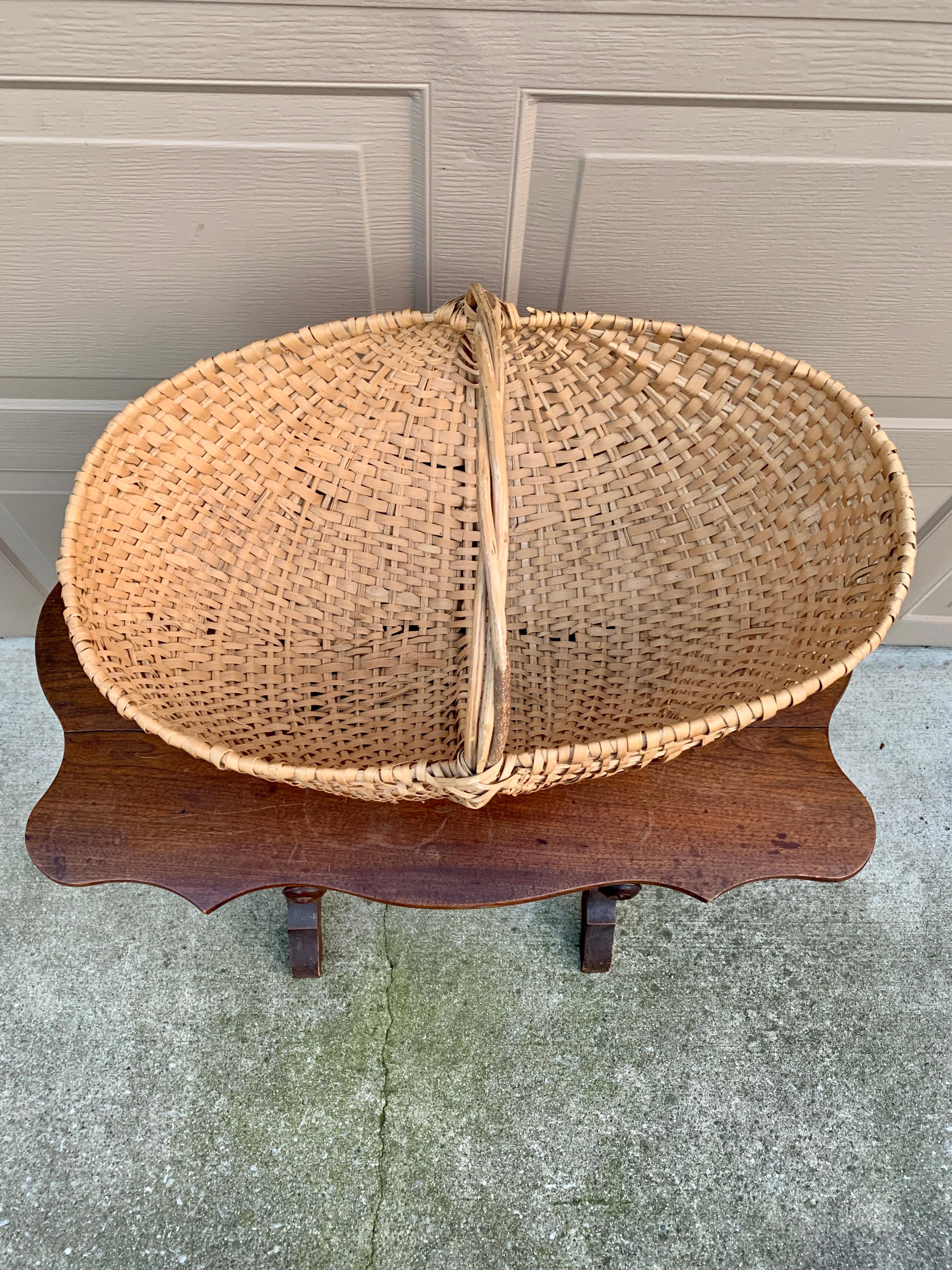 Large Early 20th Century American Splint Oak Buttocks Basket For Sale 4