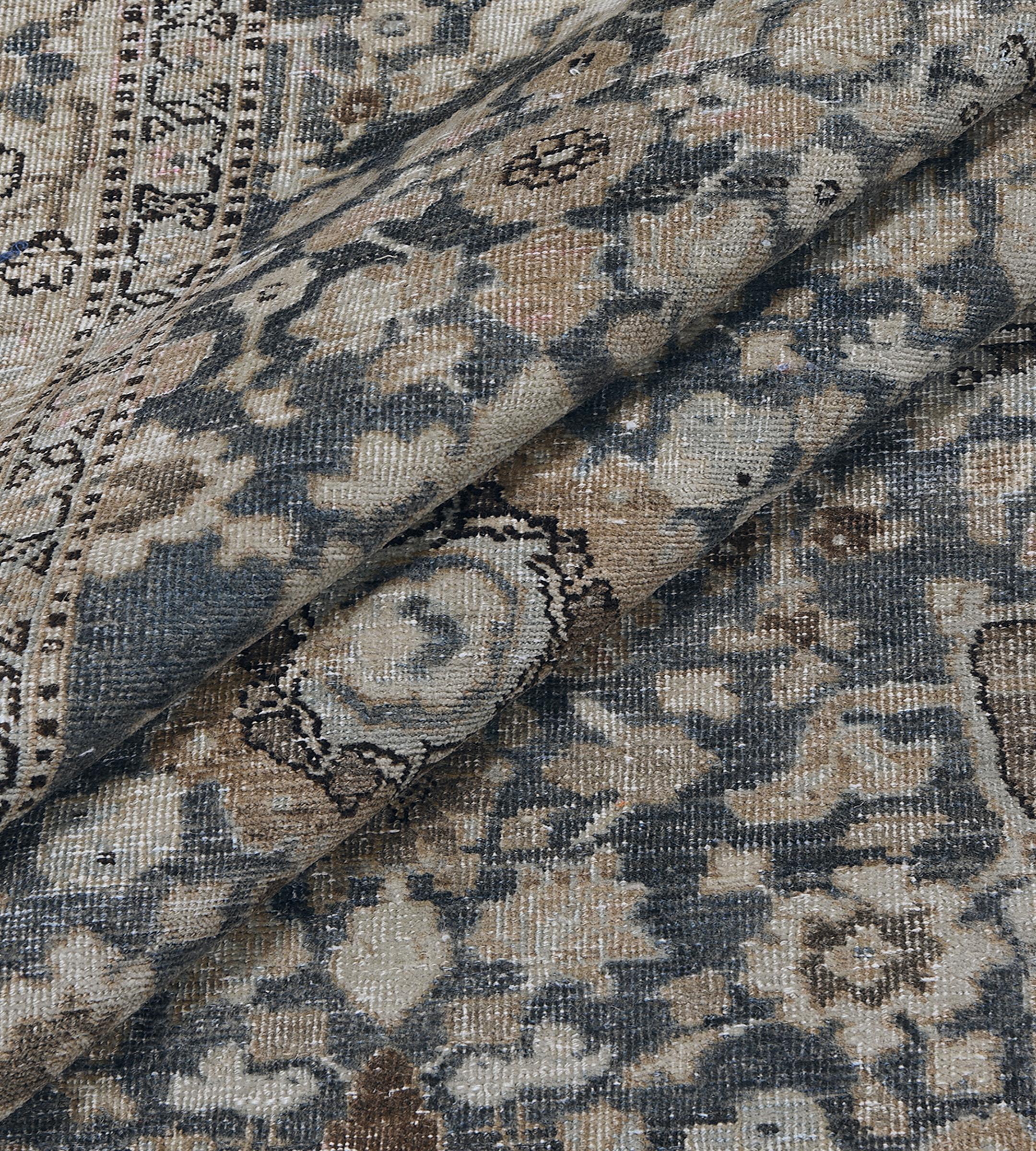 Großer blauer, geblümter persischer Täbris-Teppich aus Wolle aus dem frühen 20. Jahrhundert im Angebot 3