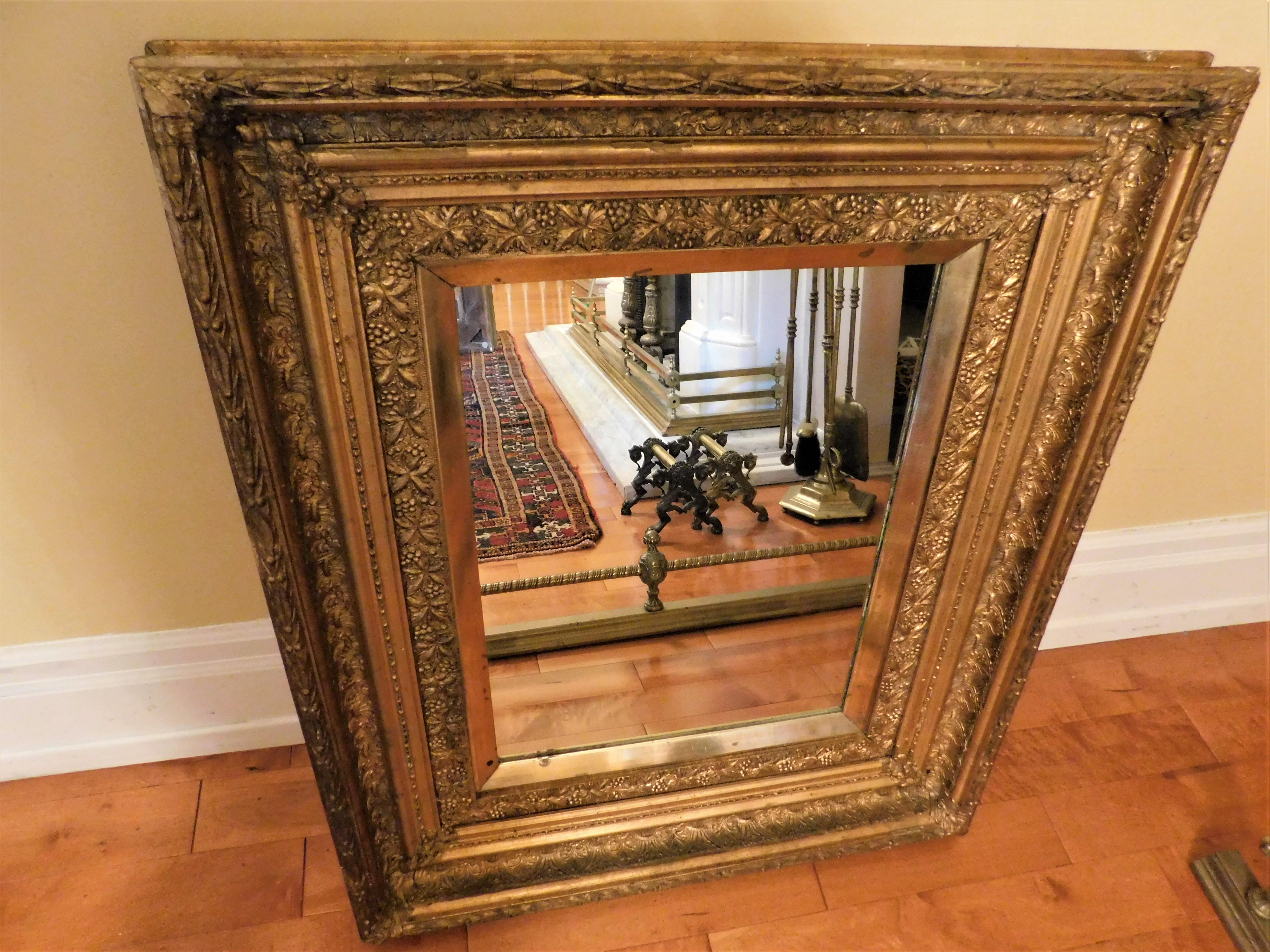 Großer goldgerahmter belgischer Spiegel des frühen 20. im Zustand „Gut“ im Angebot in Hamilton, Ontario