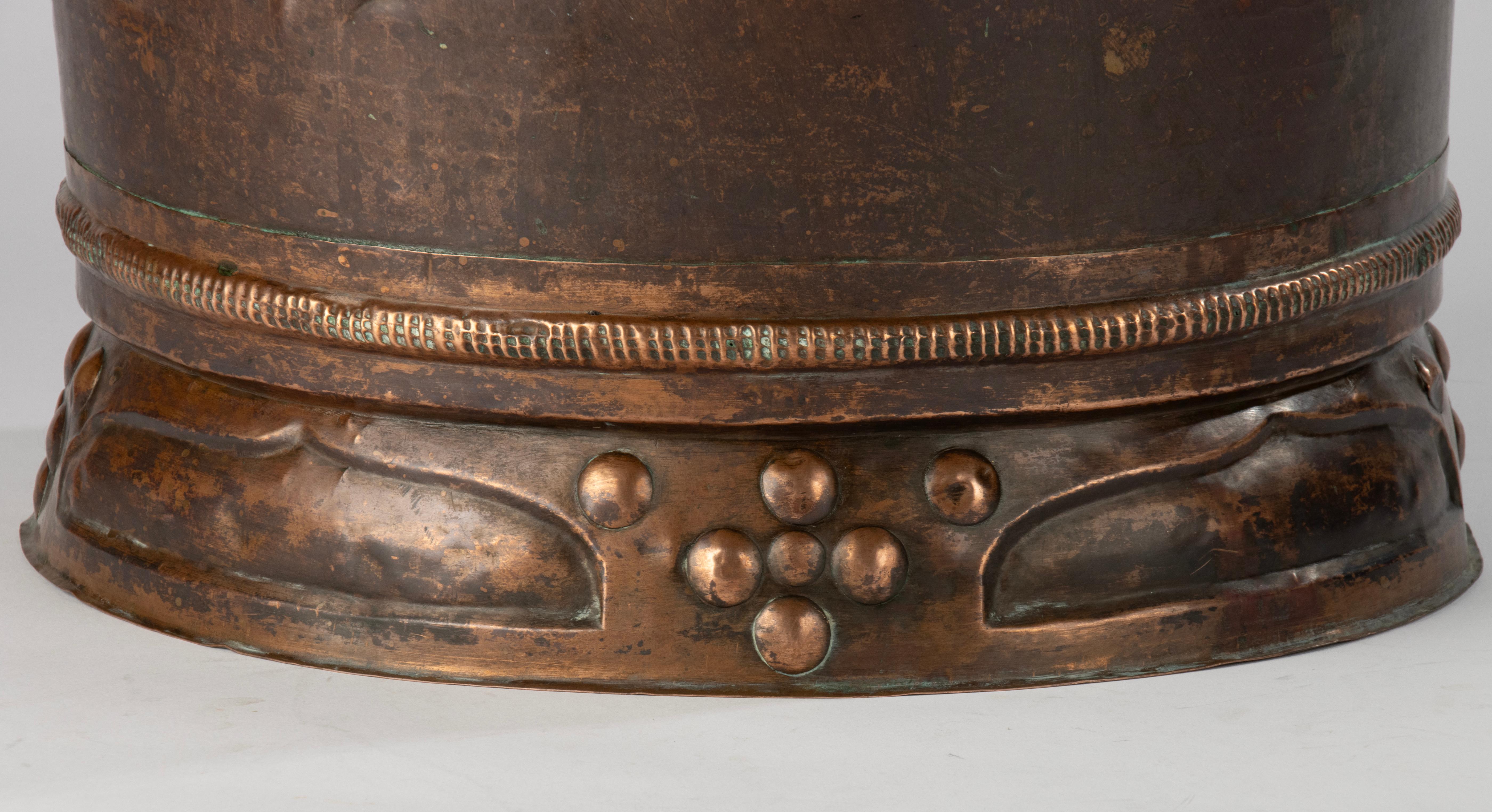 Arts and Crafts Large Early 20th Century Champagne Bottle Bucket - Arts & Crafts - Copper For Sale