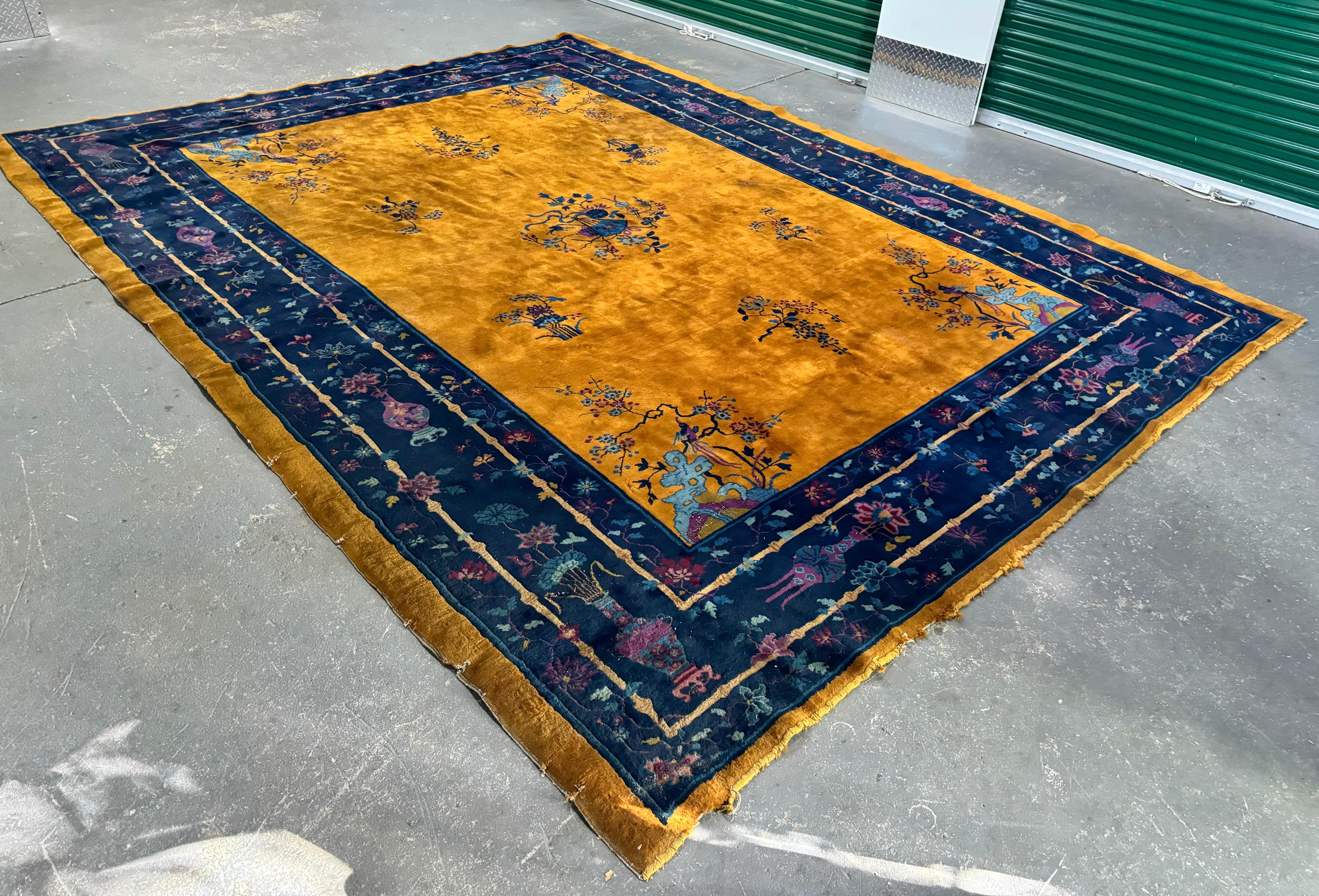 Alfombra antigua china Art Decó, de Walter Nichols. naranja dorado/azul 3