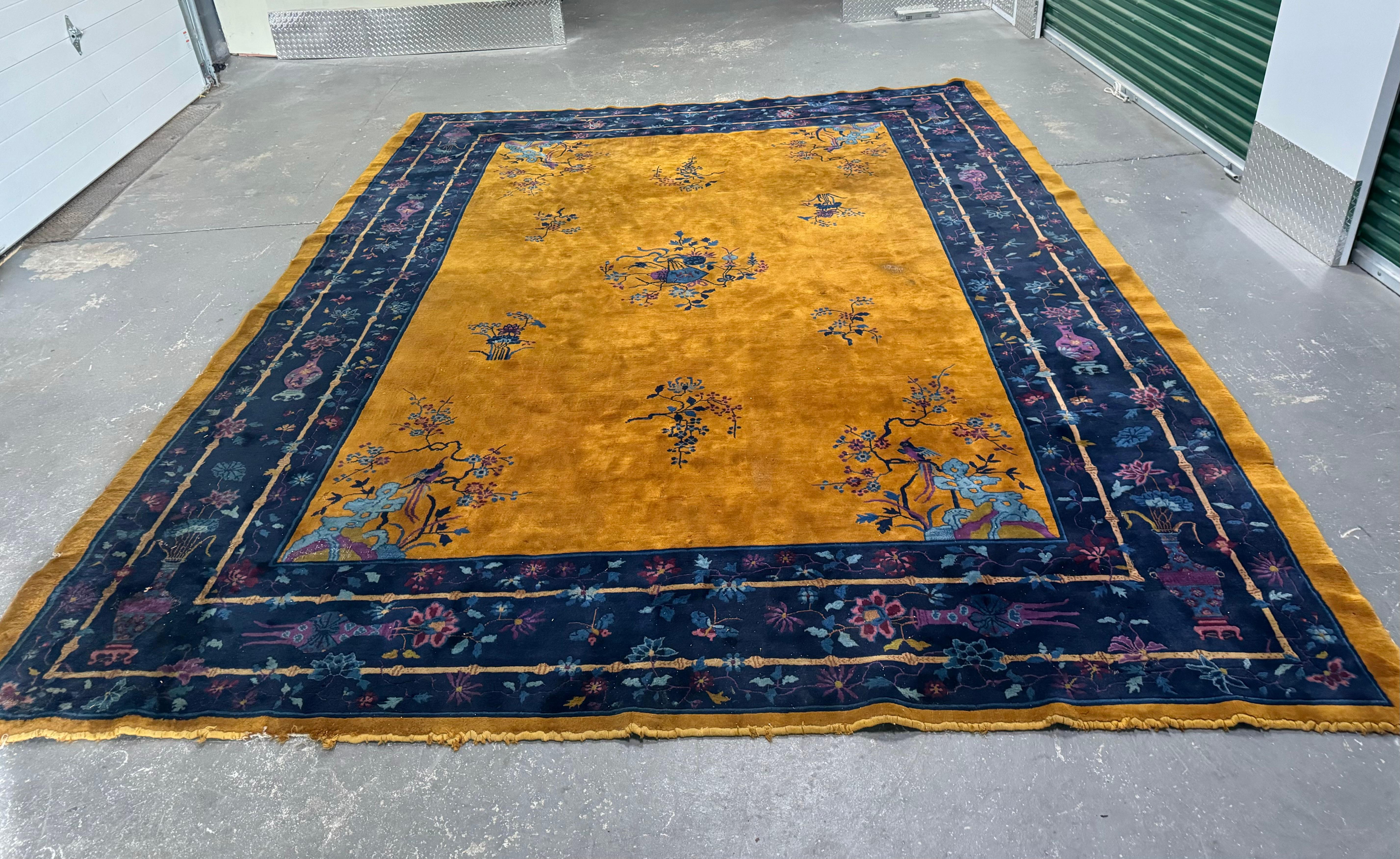 Alfombra antigua china Art Decó, de Walter Nichols. naranja dorado/azul 12
