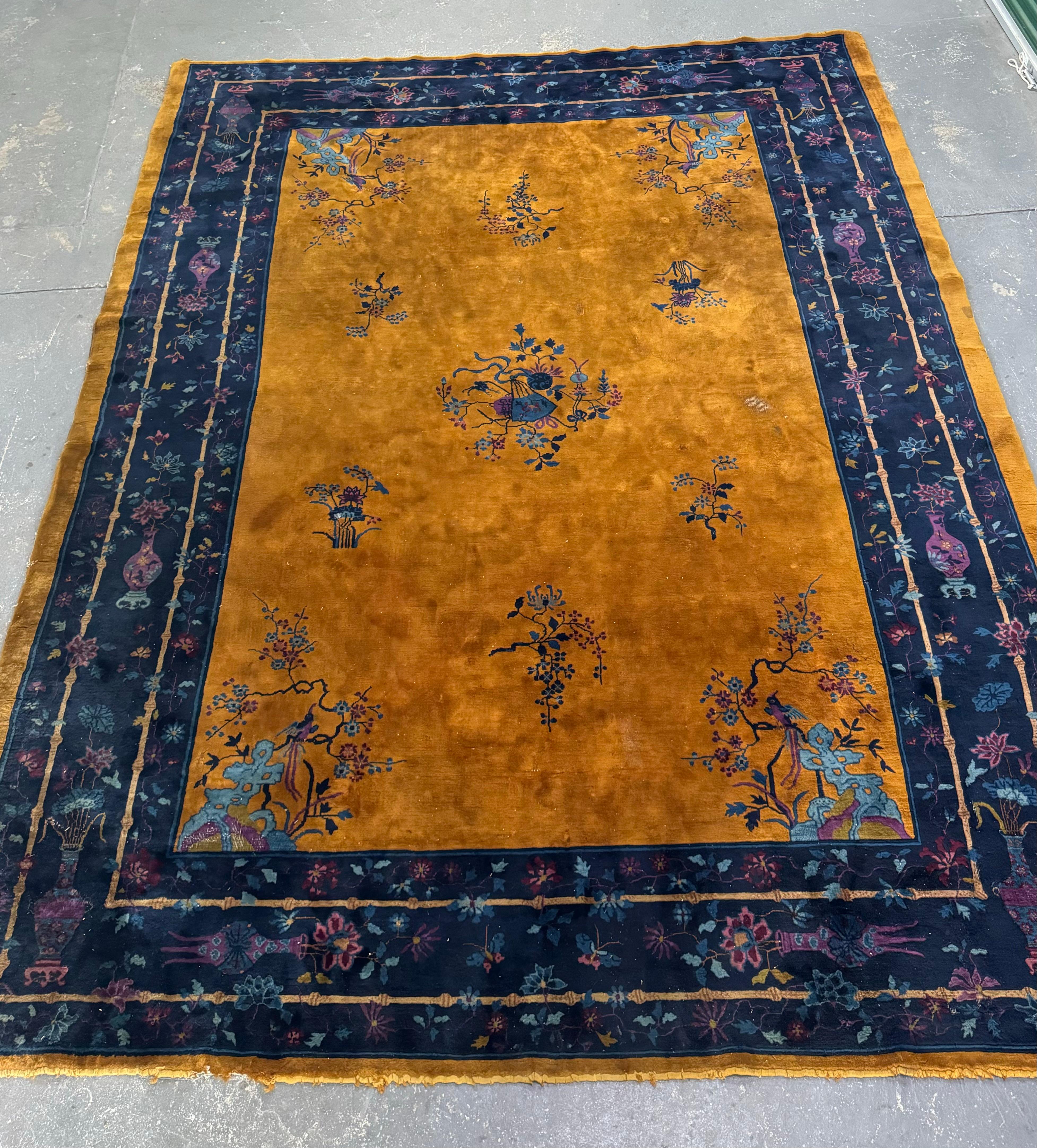 Alfombra antigua china Art Decó, de Walter Nichols. naranja dorado/azul Chino