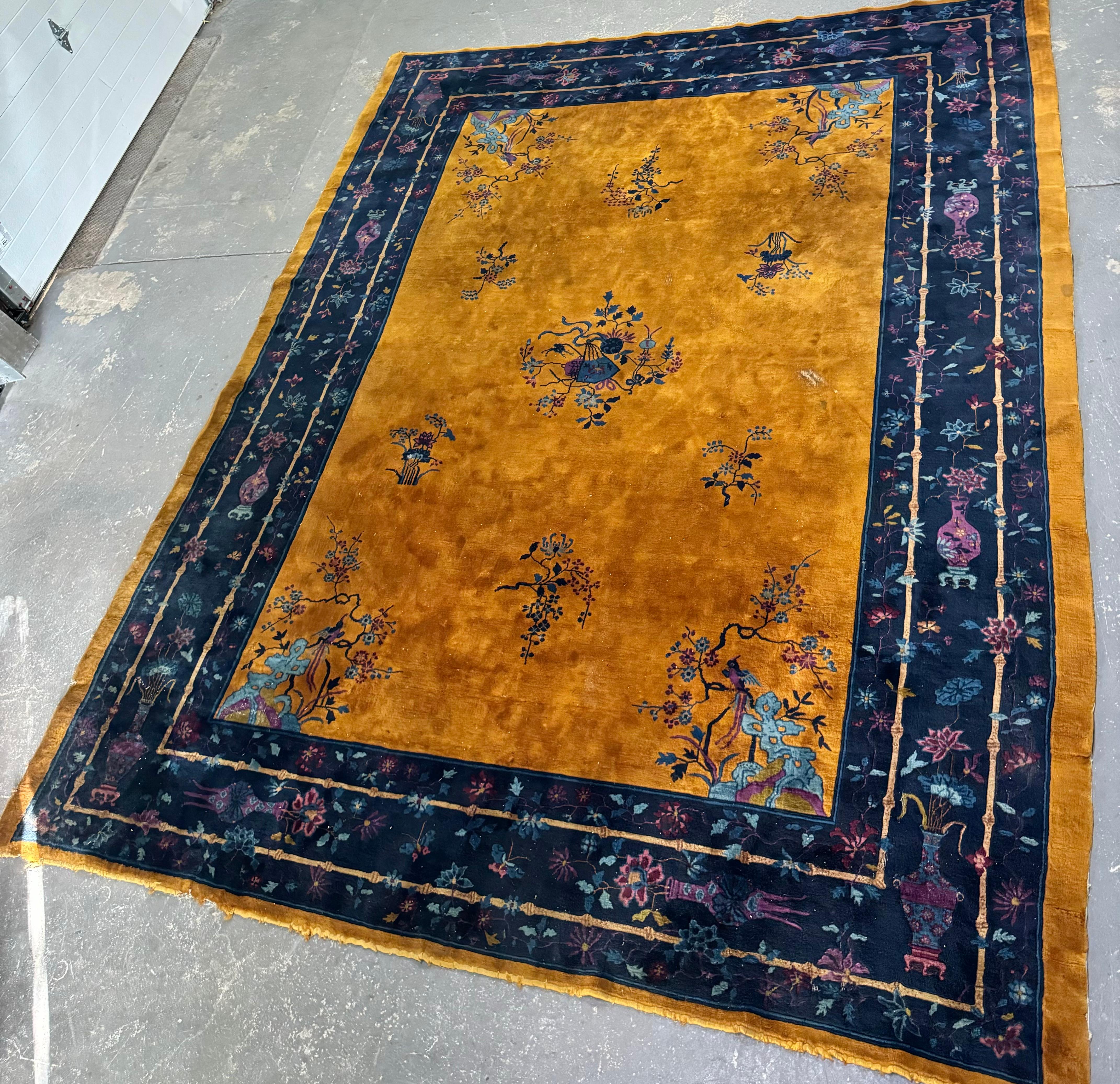 Alfombra antigua china Art Decó, de Walter Nichols. naranja dorado/azul principios del siglo XX